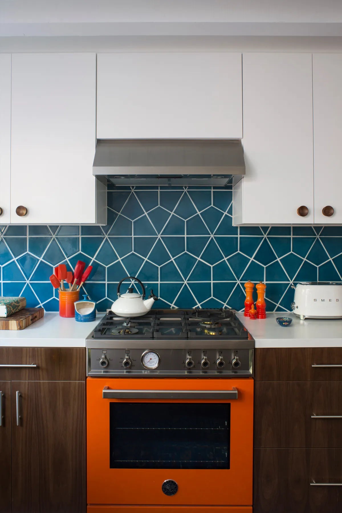 2018 img residential hi res full rights meghan beierle photo kelly martin interiors adriatic sea hexite ceramic kitchen backsplash FC242460 no distribution