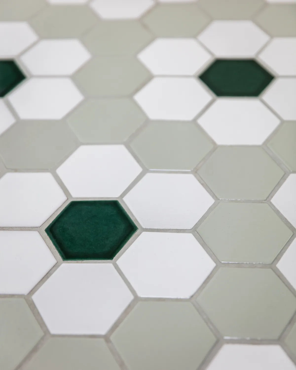 2018 Img Residential Hi Res Rights Caroline Myers Design Thomas Kuoh Photo Bathroom Floor Flower Pattern Ceramic 422 Hexagon Foundations Oyster Shell Evergreen White Wash Fc223485 1