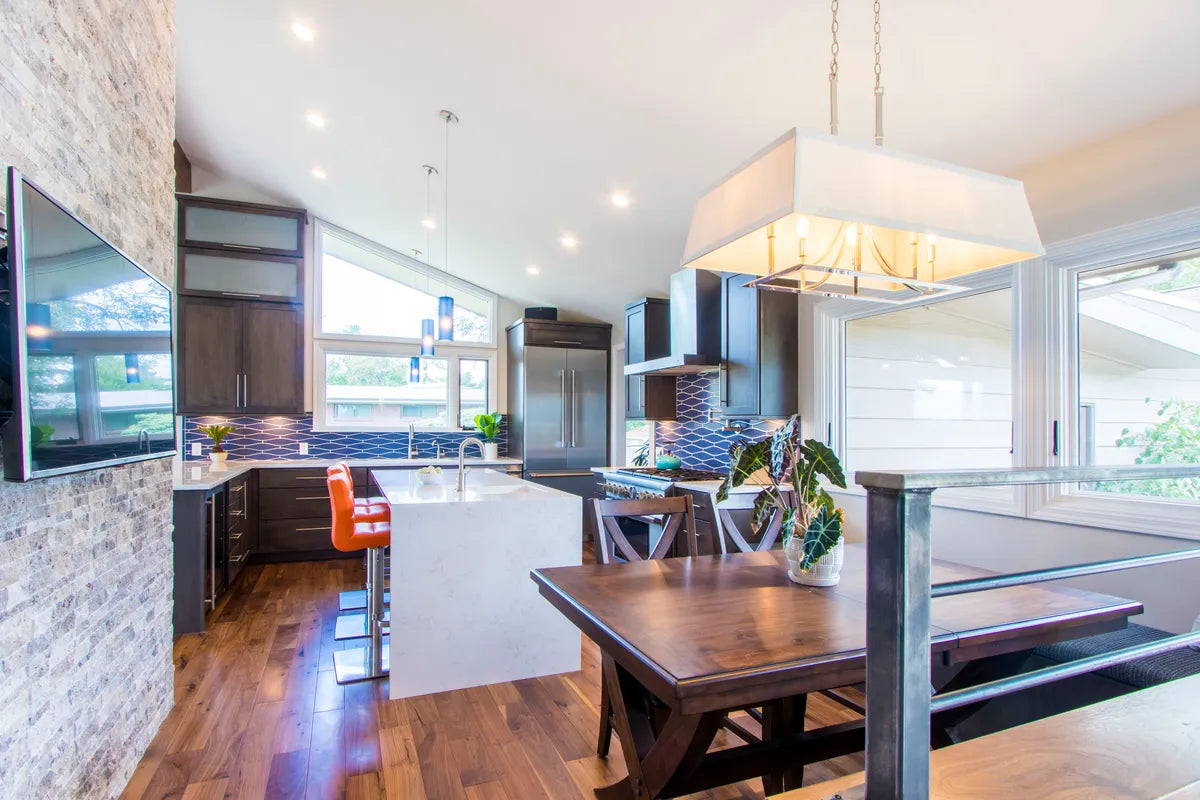 2018 Img Residential Hi Res Rights Diane Gordon Design Elisabeth Gordon Photo Kitchen Backsplash Ceramic Wave Slate Blue Glazed Edge Flatliner Trim 1X6 Fc179927 2
