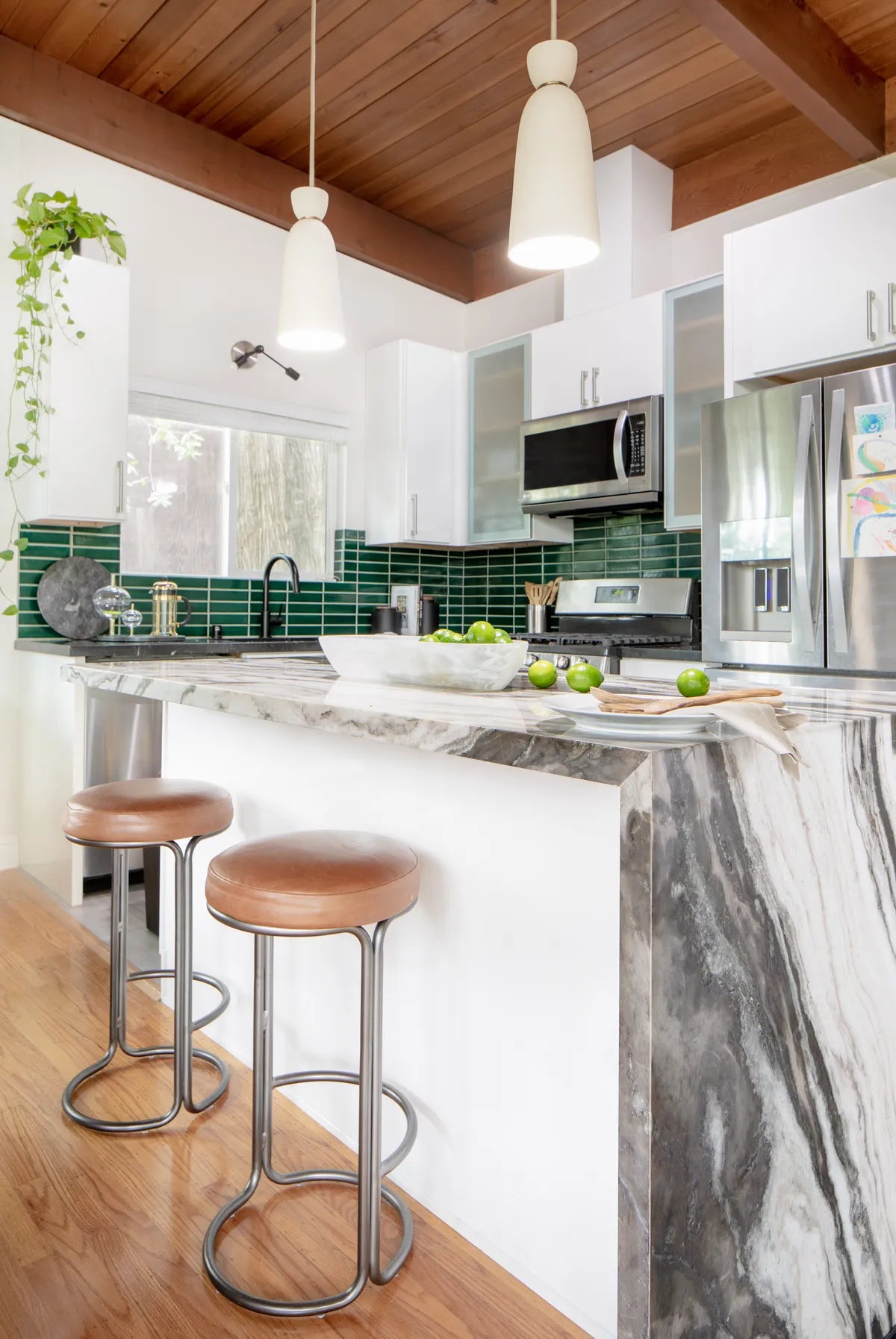 2018 Img Residential Hi Res Rights Rue Magazine Tina Montemayor Design Chris Hacker Photo Intelligent Tile Install Kitchen Backsplash Evergreen 2X8 Straight Stack Fc198915 3