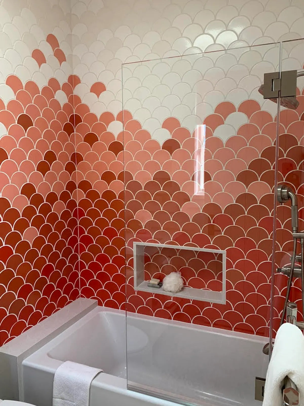 2018 Img Residential Rights Lo Res Ej Interior Design Bathroom Shower Tub Surround Ogee Drop Ceramic Blend Ombre Ember Desert Bloom Mandarin White Wash Calcite Fc187651 1