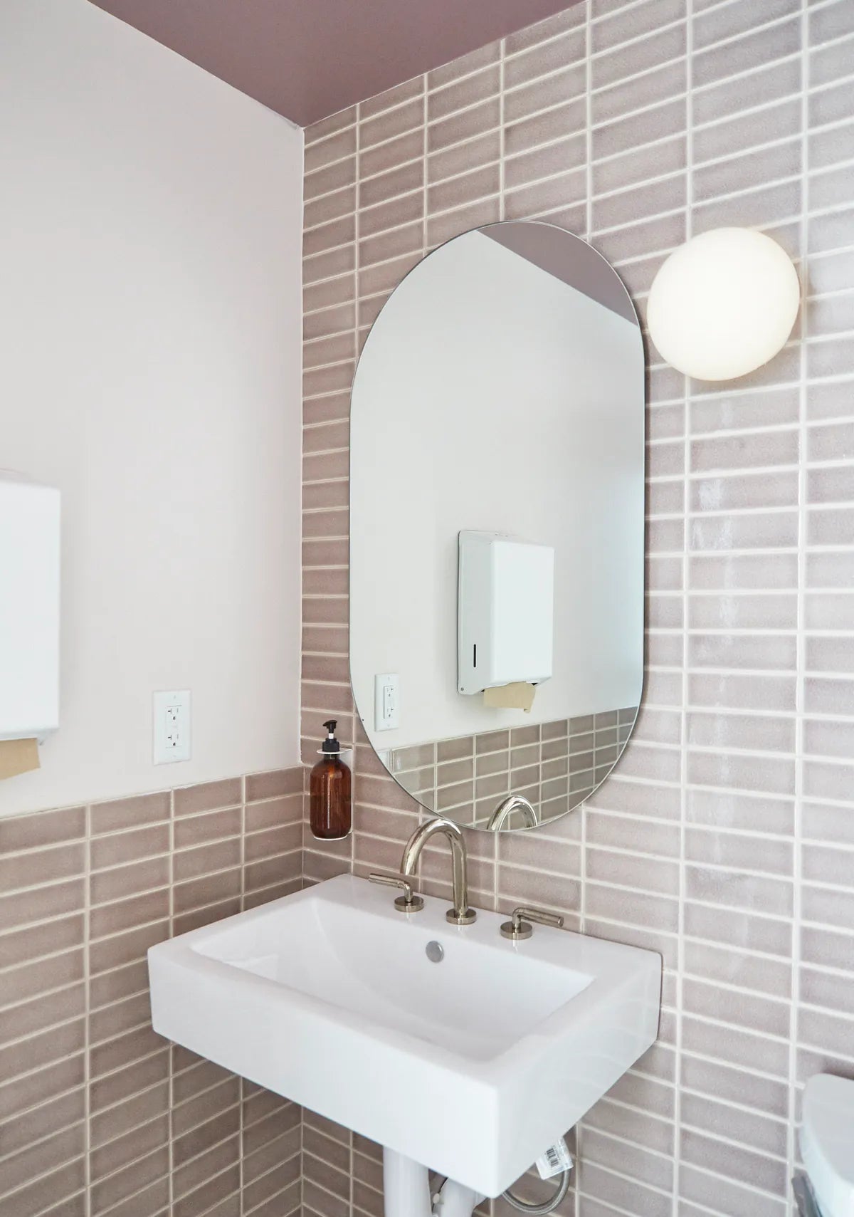2019 Q3 Image Commercial Full Rights Influencer Project  The Commune Austin Claire Zinnecker Hunt Architecture Image Whitney Arostegui Bathroom Tile 2X6 Straight Set Mushroom Sink Detail Fc 254871