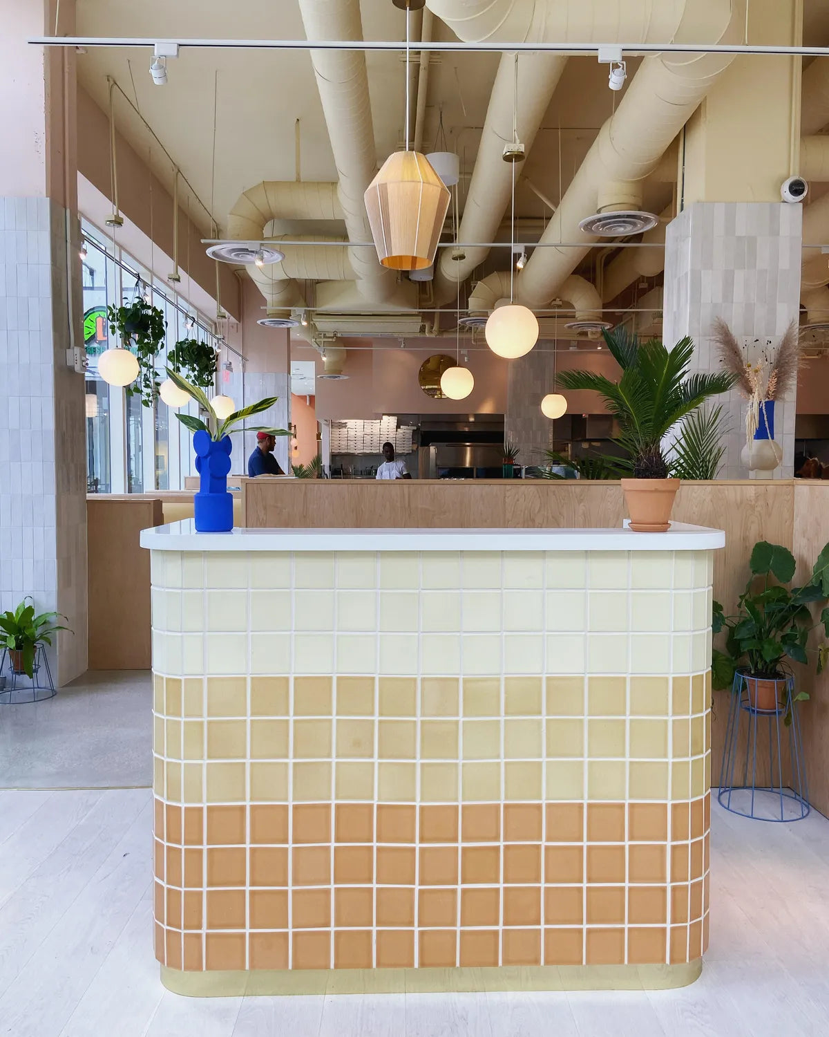 2019 Img Commercial Thatch Miami Continuum Bazaar Design Lo Res Bar Front Restuarant Market 4X4 Ceramic Persimmon Saffron Chardonnay Glazed Edge Trim Straight Stack Fc280250 2