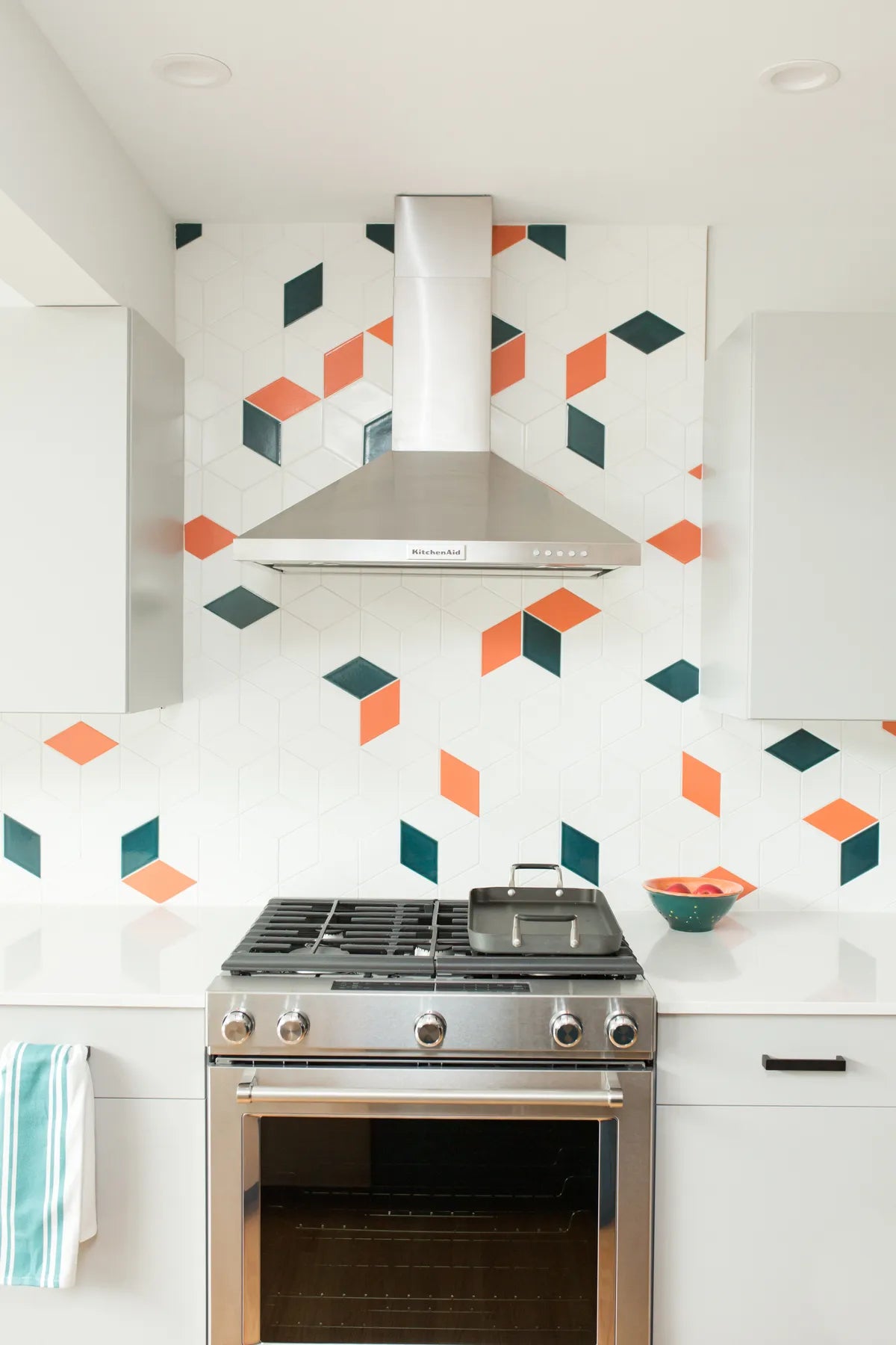 2019 Img Residential Hi Res Rights Tiffany Lauria Tracy Jean Photography Kitchen Backsplash Large Diamond Escher Tangerine Boundary Waters White Gloss Fc281863 1