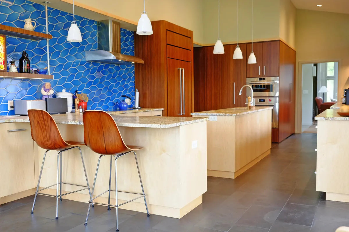 2019 Lo Res Residential Kitchen Backspalsh Variaition White Grout Ceramic Picket Braid Cerulean Aegean Sea Fc280718 3