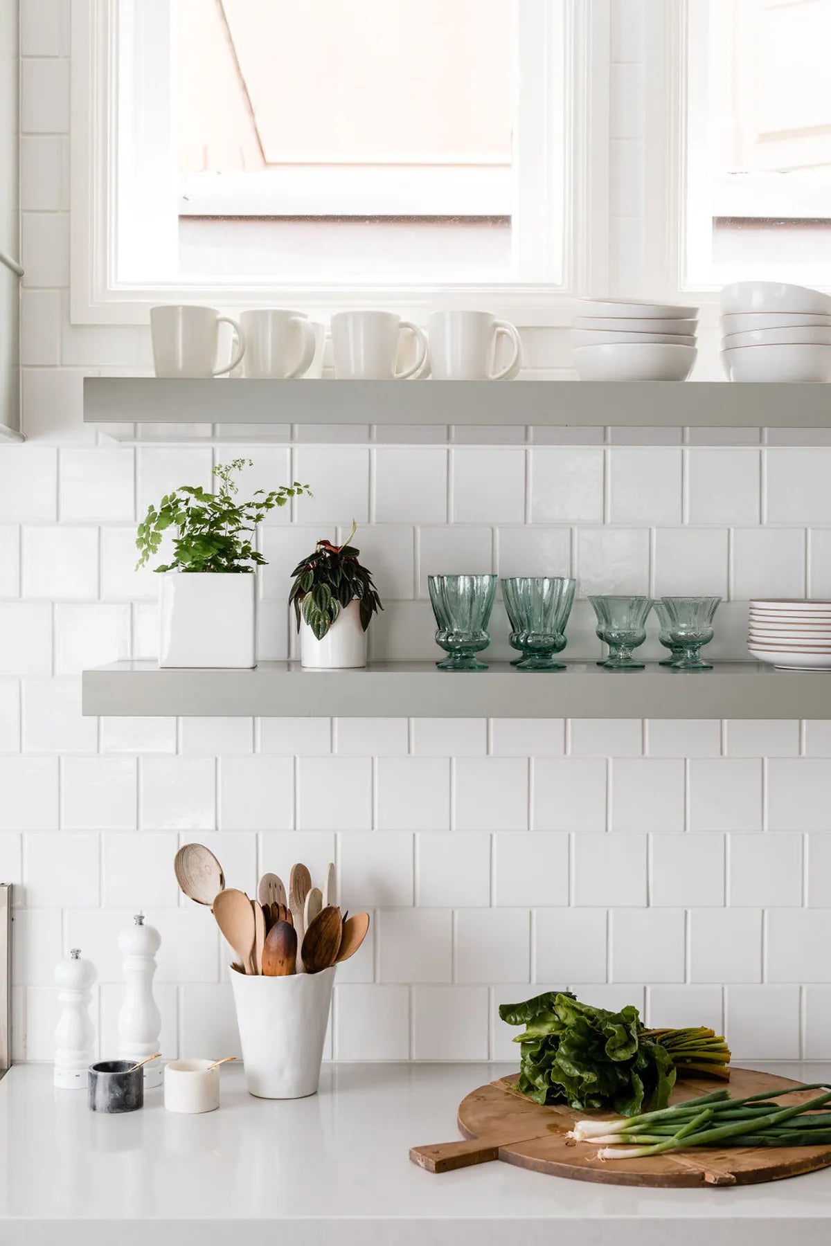 2020 Img Hi Res Residential Designer Caitlin Flemming Photo Stephanie Russo Kitchen Backsplash Tile 4X4 White Gloss Retired Wash Offset F3 C230900