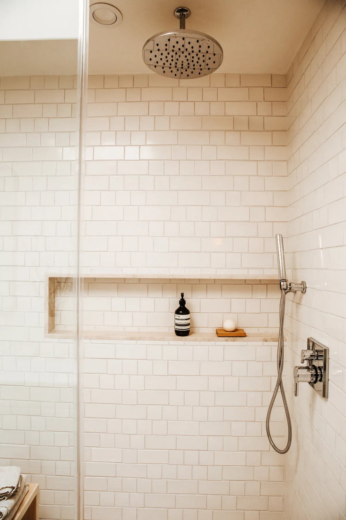2020 Img Hi Res Rights Residential Influencer Claire Thomas Masterbath Tile Wall Shower Foundations Tusk 3X6 3X3 Offset Bullnose Trim Niche Fc301422