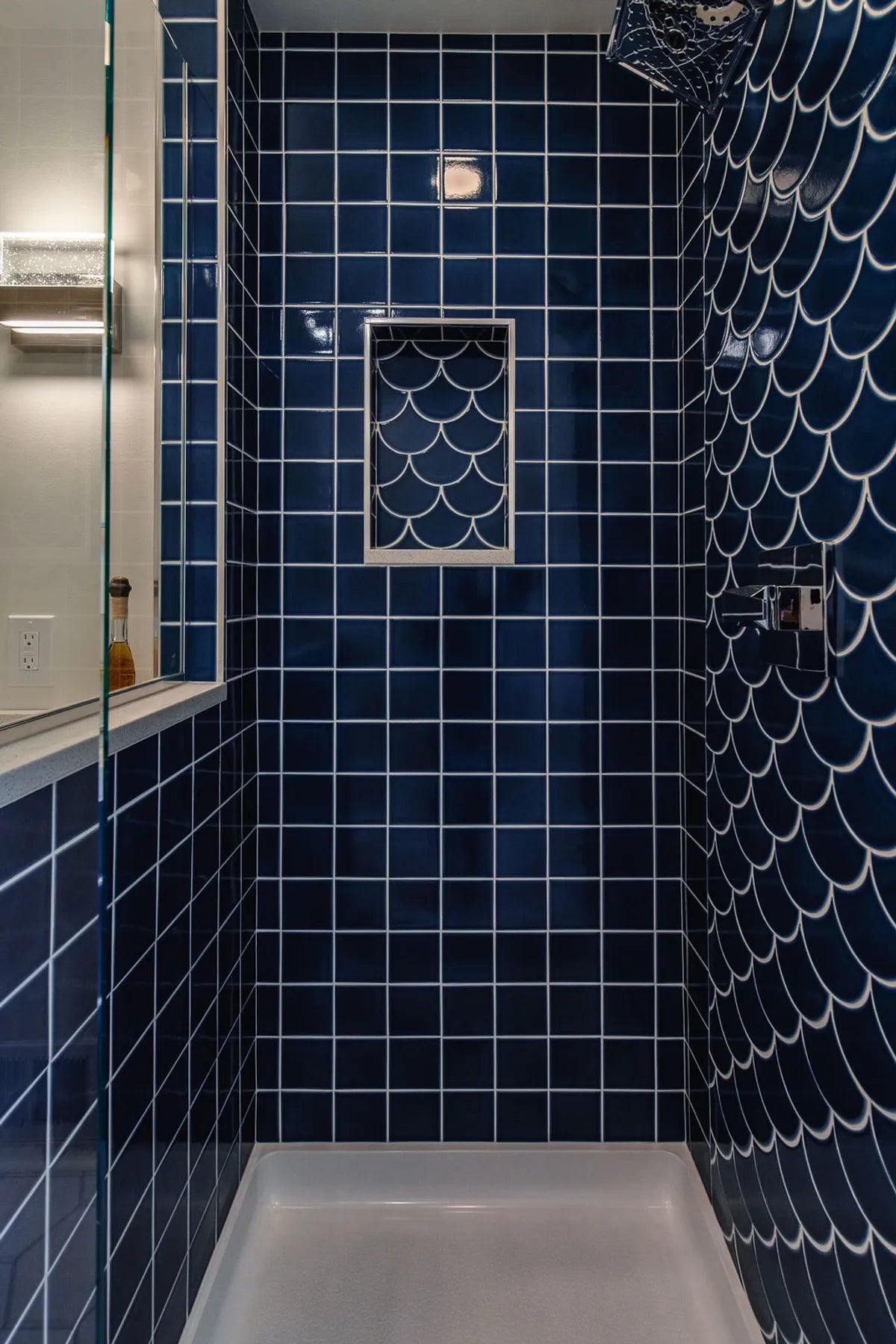 2021 IMG HI RES WEB SOCIAL residential studio 42 photo kelley bedoloto ogee drop 4x4 adriatic sea 822 hexagon feldspar shower niche FC 435439 6