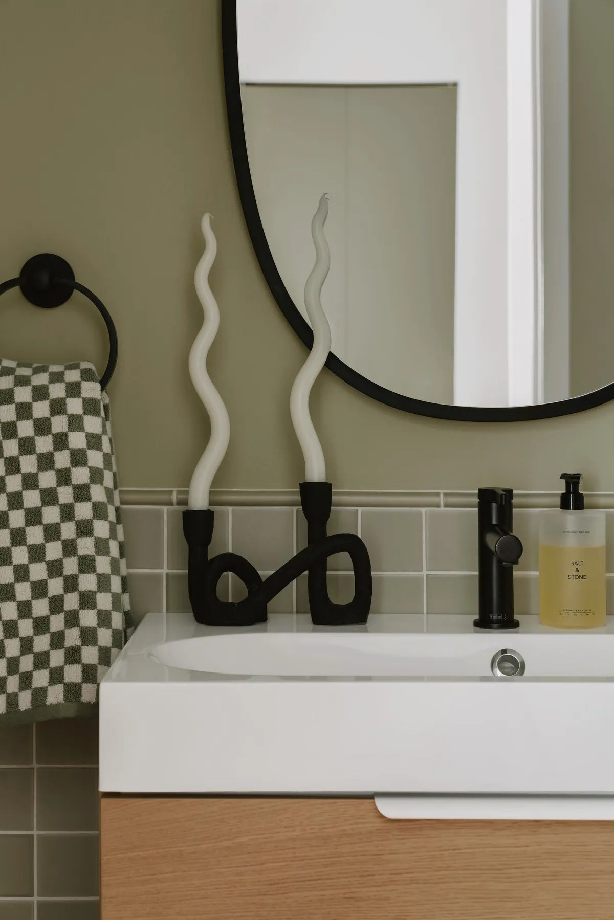 2021 IMG HI res Influencer rights design You Should Stay Here photo Michelle Johnson bathroom wall 4x4 3x3 mini round liner eucalyptus Floor 6x6 Dolomite Tusk FC 477972 WEB EDITED 7