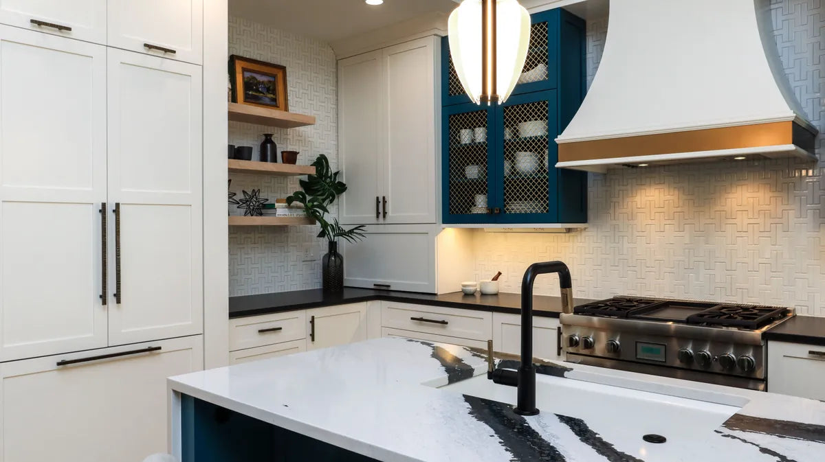 2021 IMG hi res RIGHTS residential design mcbride design photo ernst creative kitchen backsplash chaine homme white wash FC 453728 2