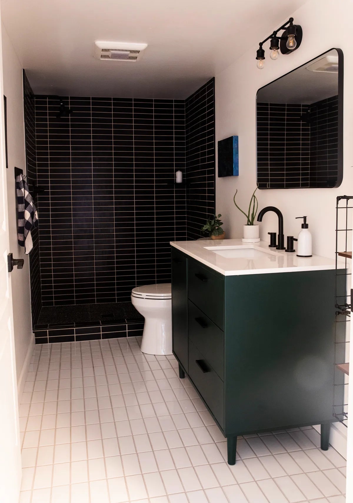 2021 IMG hi res residential design Liz Stanley photo bathroom floor shower wall foundations 3x6 white wash Quick ship 2x8 basalt FC481221 3