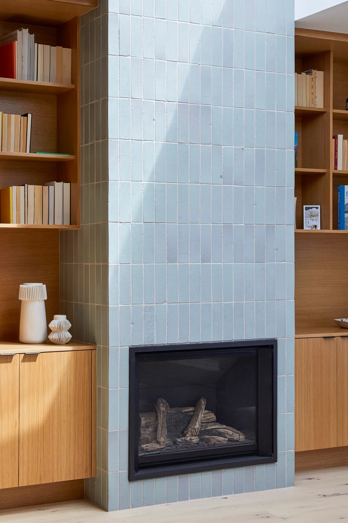 2021 Img hi res WEB PRINT no 3rd party design Atlier Ma design photo margaret austin fireplace san gabriel norman verticle straigght set FC 427147 1