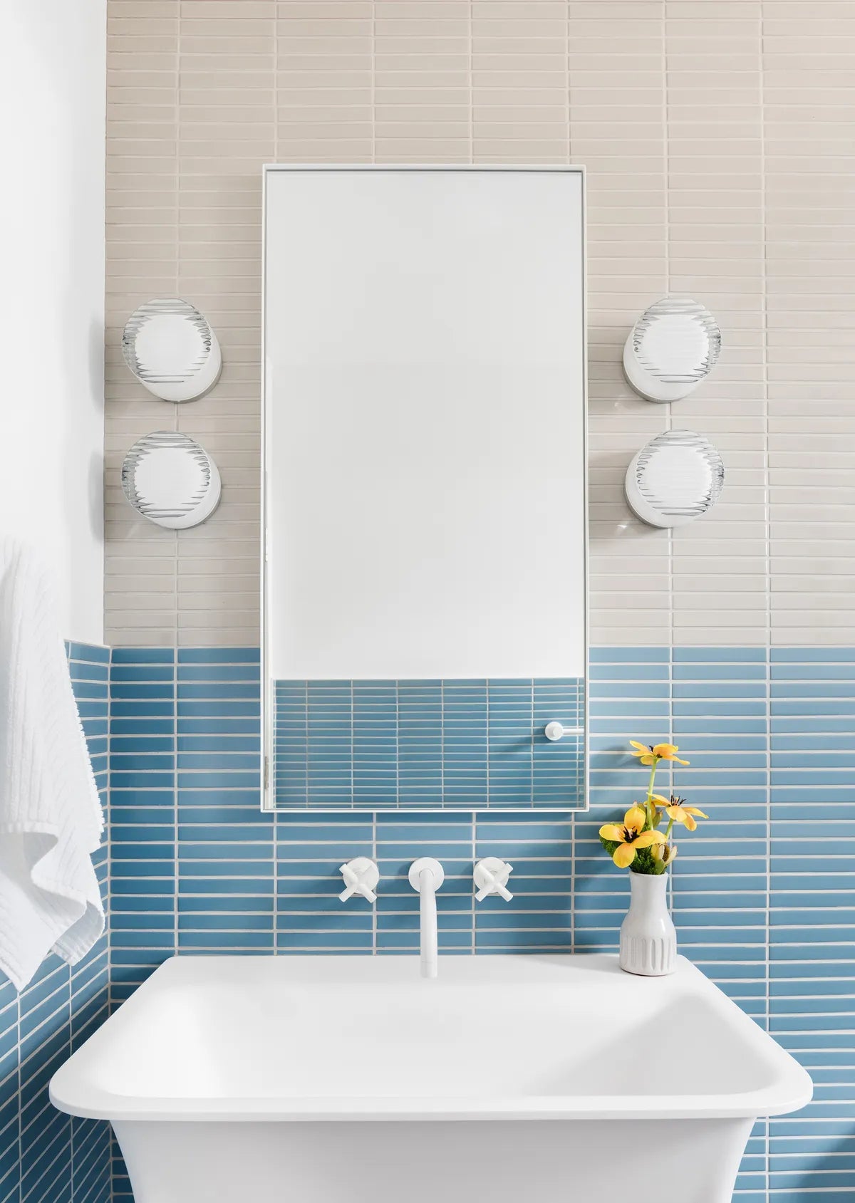 2021 hi res img residential rights desing lyon studio photo kylie fitts bathroom floor 1x6 dusty blue shetland wool straight set FC294784 2