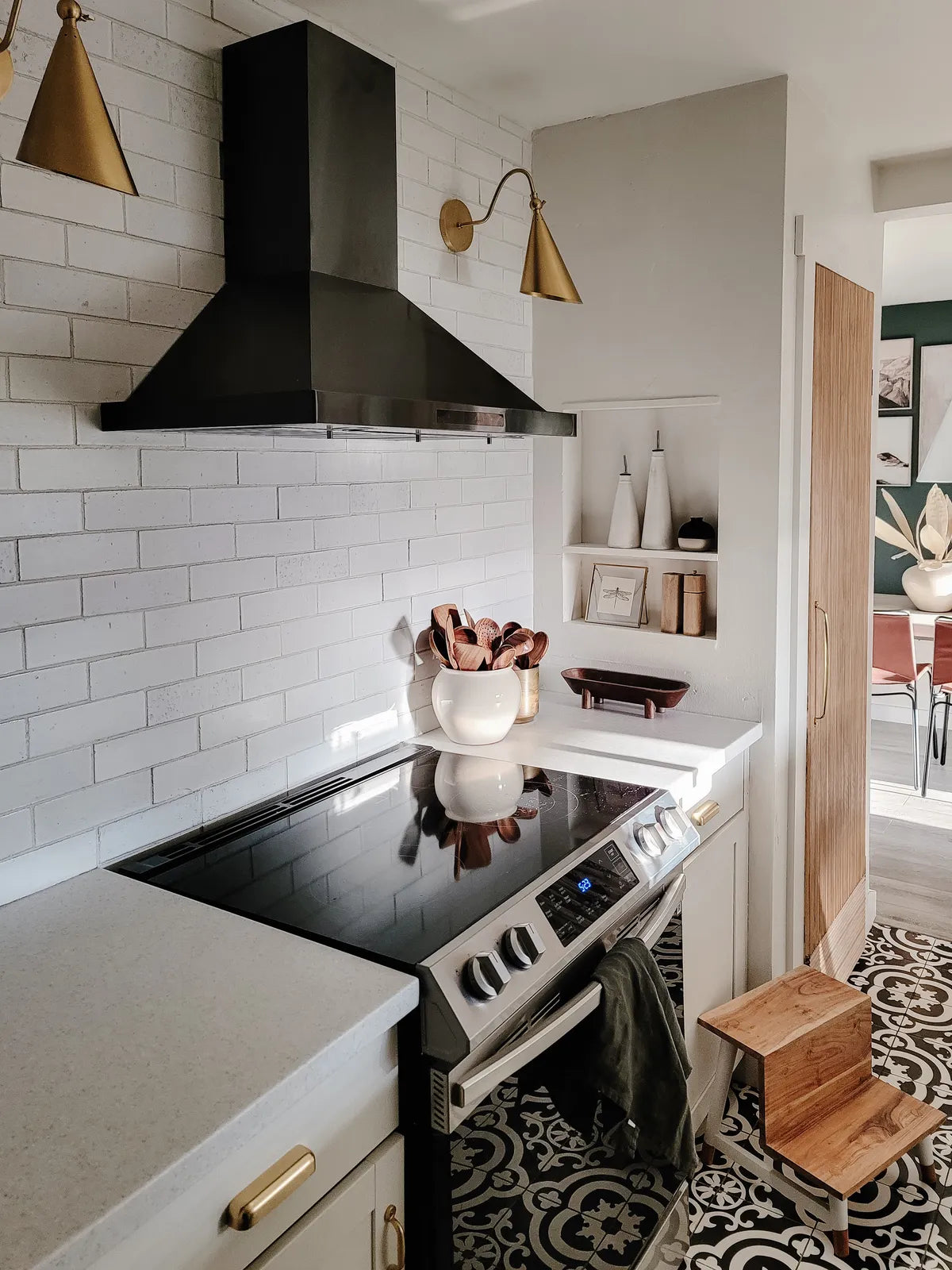 2021 img hi res influencer rights design Camille lai photo kitchen backsplash lewis range brick short edge trim fc 482536 3