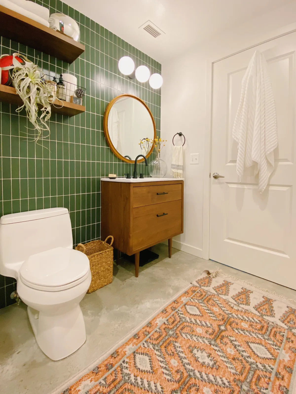 2021 img hi res residential design pete saling photo bathroom shower walls 2x6 hunter green vertical straight white grout FC428935 3