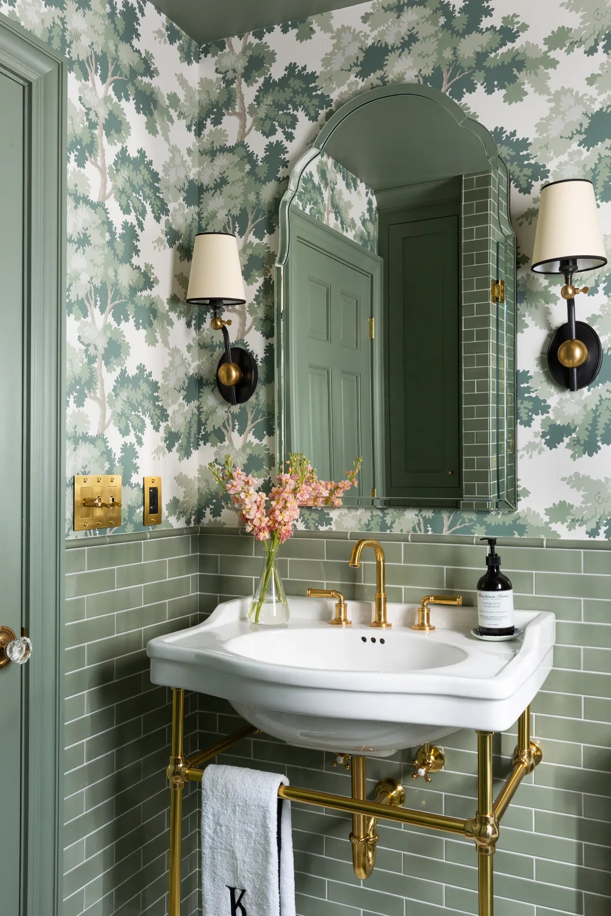 2021 img hi res rights residential influencer design photo erin kestenbaum bathroom wall shower tile 2x8 offset rosemary trim round liner bullnose niche 2 FC377375