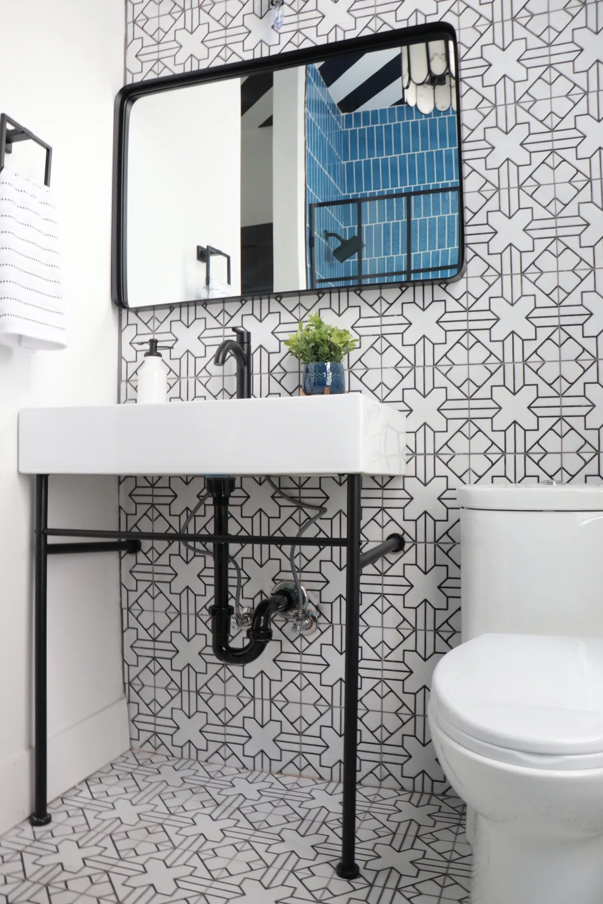 2021 img hi res rights residential influencer design photo joyful design studios orc bathroom handpainted tile quick ship kasbah trellis neutral motif shower 2x8 vertical broken joint aegean sea FC450417 FC449824 3