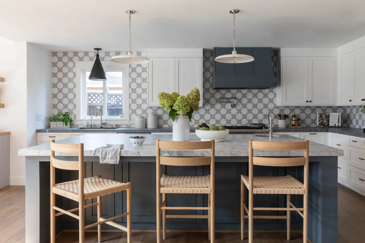 2021 lo res residential design cabana rehab interiors photo lauren andersen kitchen backspash star and cross daisy gypsum 1x6 glazed edge flatliner fc437027 1