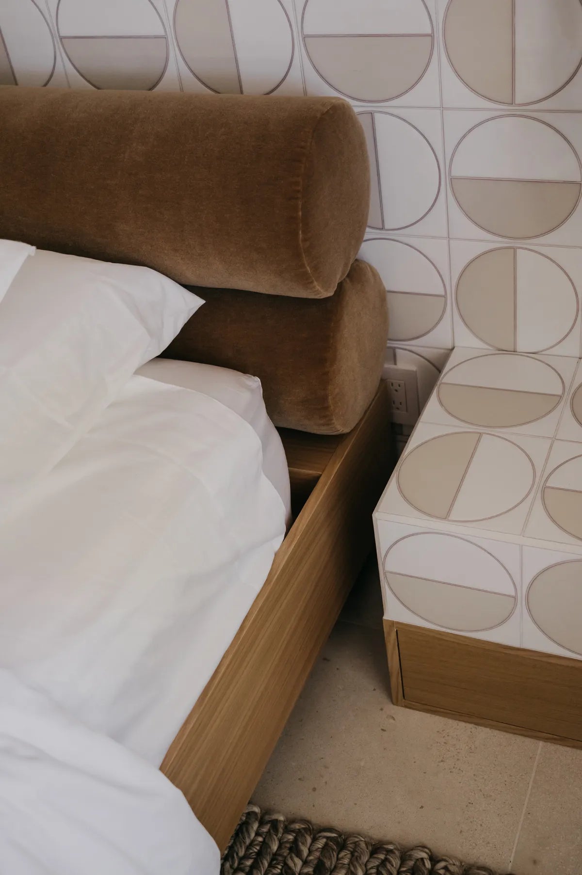 2022 img hi res residential WEB Social ONLY design iconic design build photo ameaes photography harvest Agrarian white motif nighstand wall FC551435 2