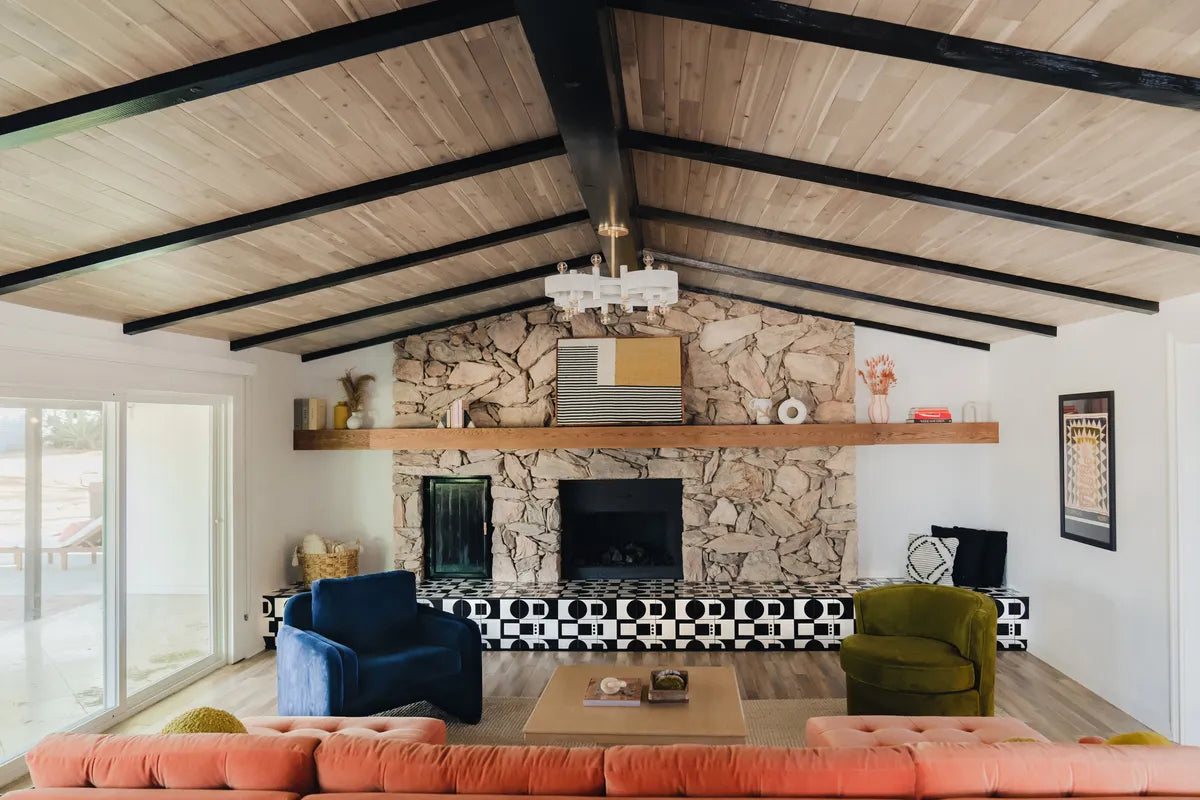 2022 IMG HI RES INFLUENCER RIGHTS RESIDENTIAL DESIGN RAE ROCKWELL STUDIO PHOTO Cole Kiburz FIREPLACE DOT DASH 1 2 4 6 7 8 CHARCOAL 6 X6 FC480012 110