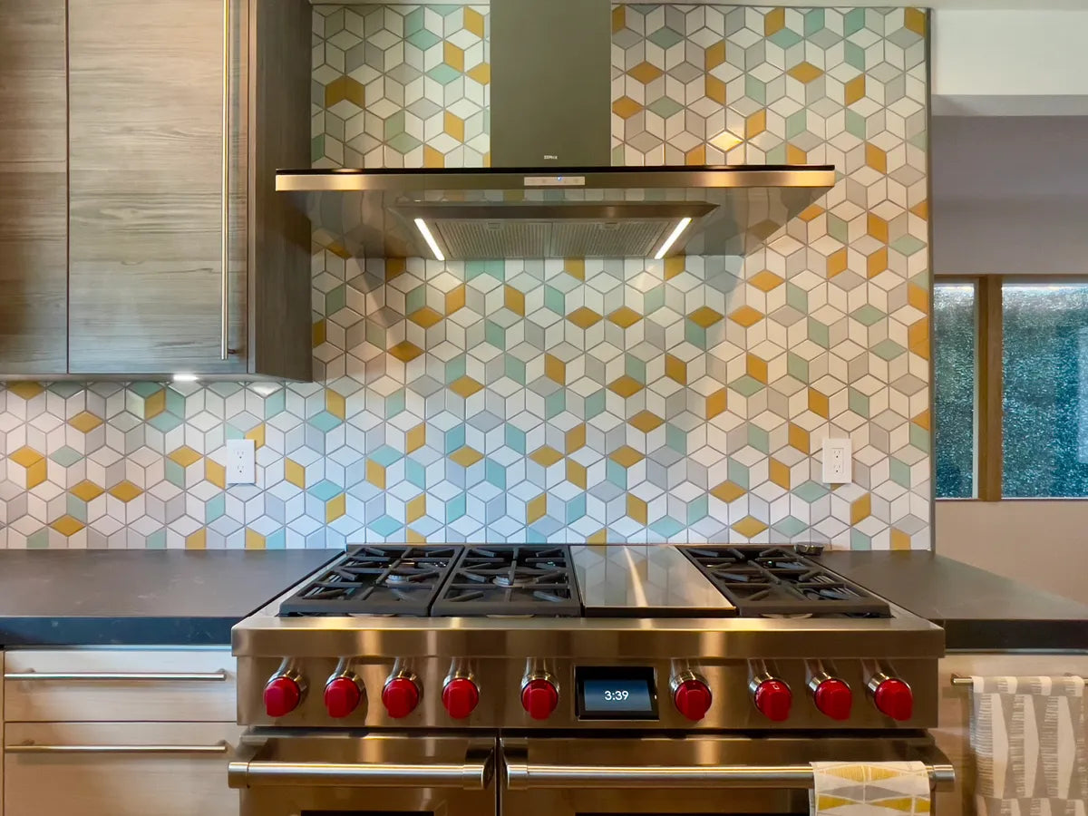 2022 IMG HI RES Residential design Kristi Lind photo Guelliermo Ciecneros kitchen backsplash small diamond tusk french linen gypsum sea glass sunflower FC471753 7