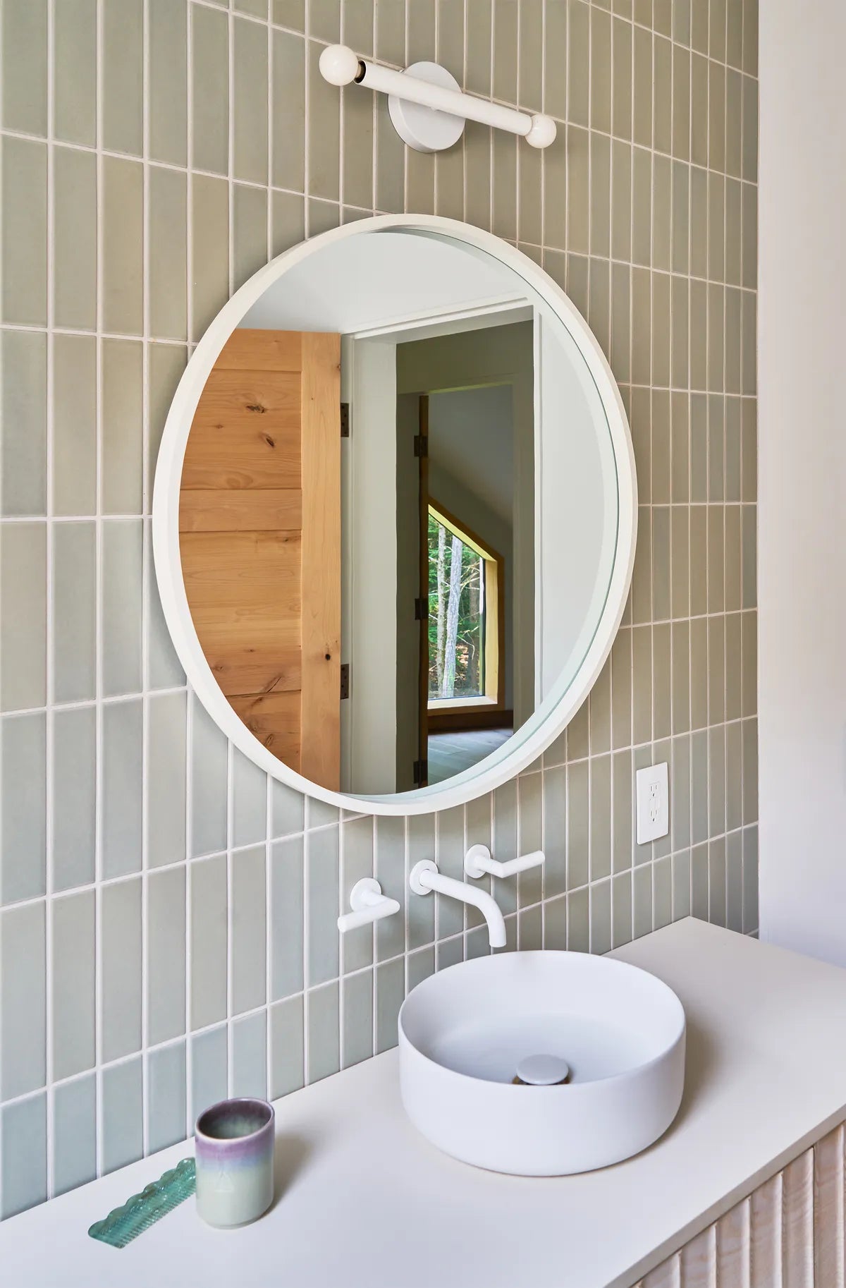 2022 IMG HI RES residential web social usage ONLY design Demo architects photo chaunte Vaughn bathroom backsplash 2x8 eucalyptus straight set floor thin brick san gabriel straight set 2