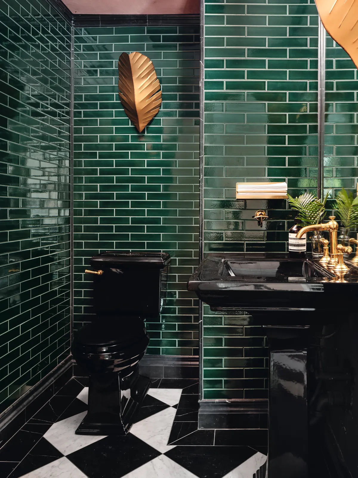 2022 IMG hi res commercial influencer rights design Crystal sinclair designs photo chase daniel bathroom wall offset 2x8 evergreen bathroom FC 448638 1