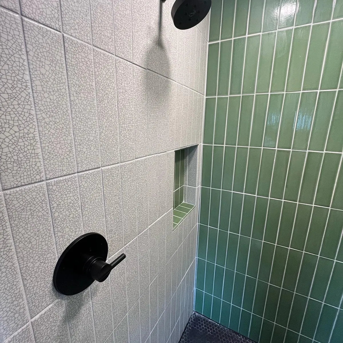 2022 IMG hi res residential web only design michael kay photo bathroom shower 3x12 magnolia patine 3x12 kelp shower niche verticle set FC480892 1