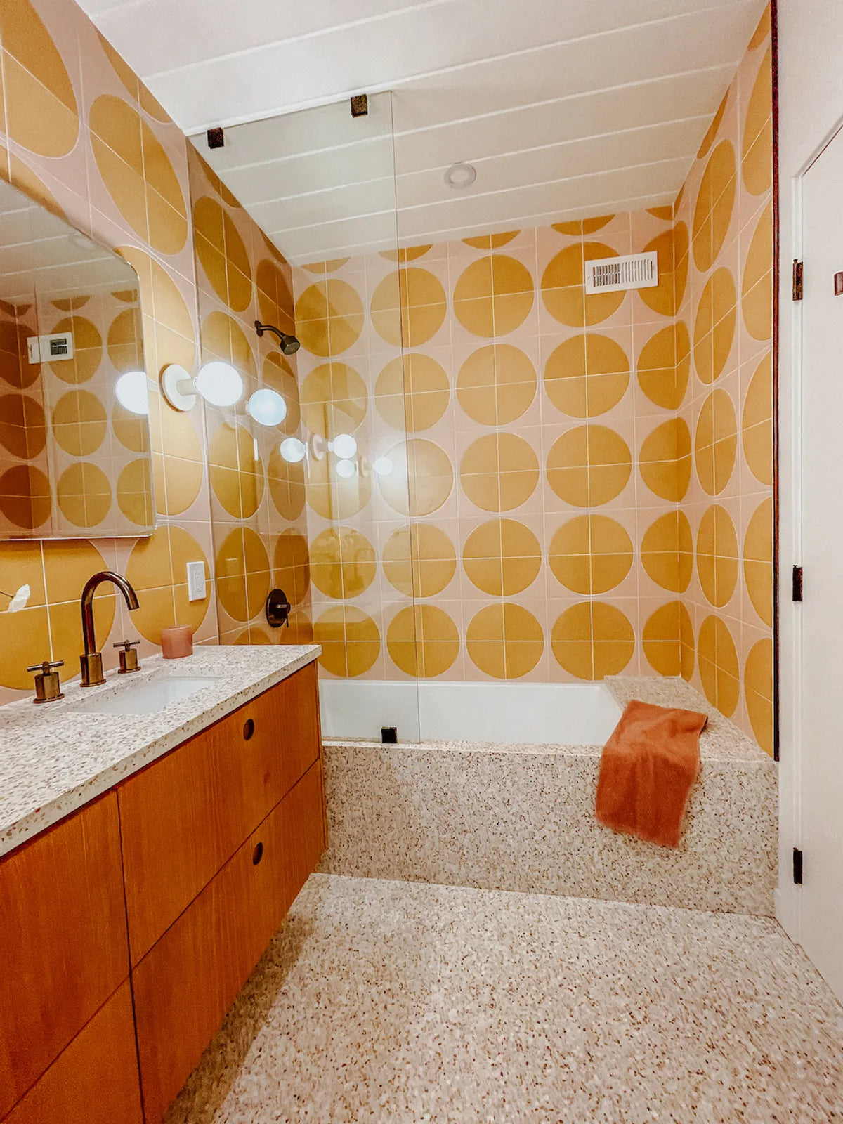 2022 Img hi res Influencer rights design Claire thomas bathroom wall custom fallow Tumbleweed and sunflower dryline FC424186 1