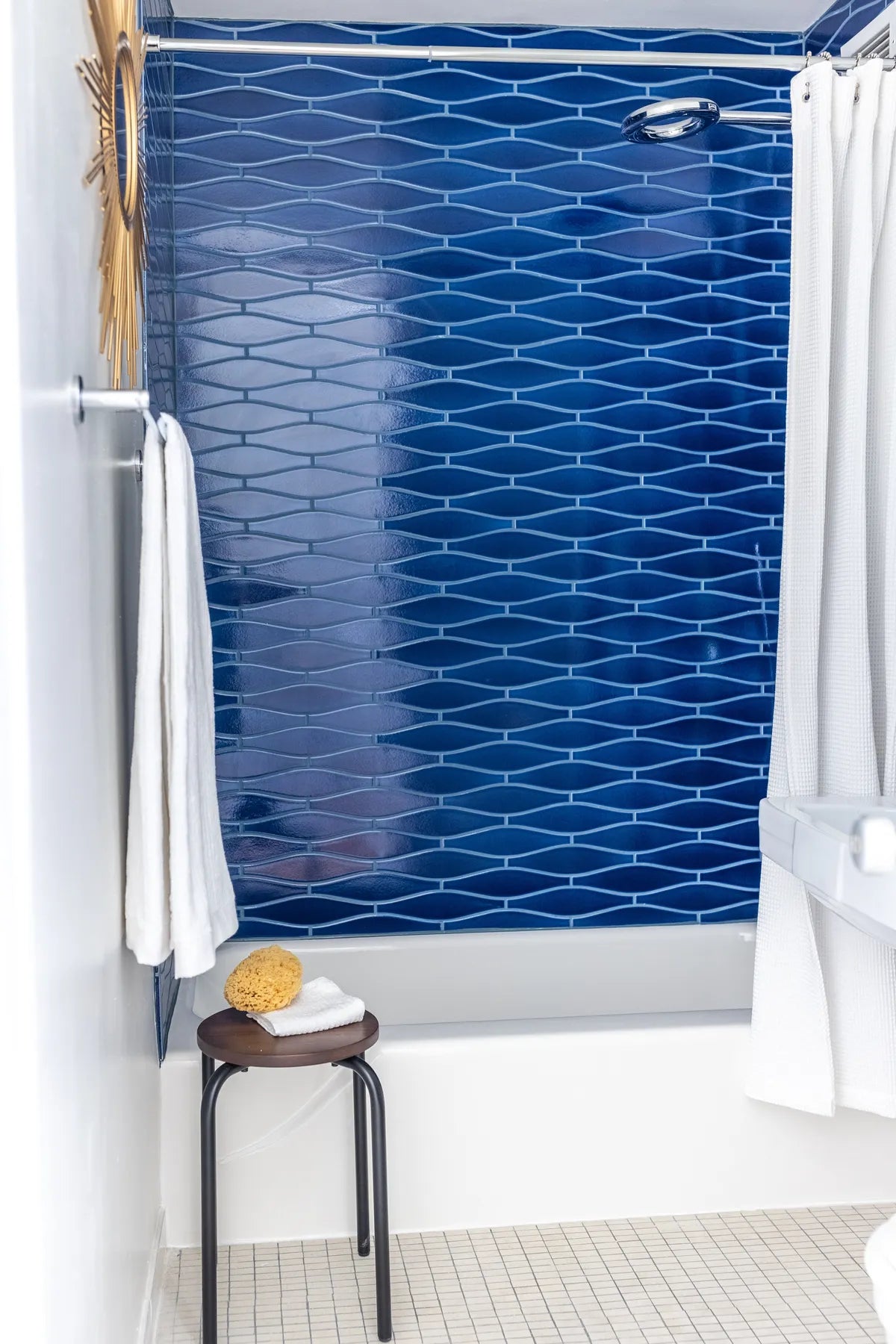 2022 img full rights influencer elemental green ecorenovate photo jill tiongco bathroom walls shower walls tile wave lake tahoe 1x6 flatliner trim glazed edge 6x6 foundations straight set tusk FC438738