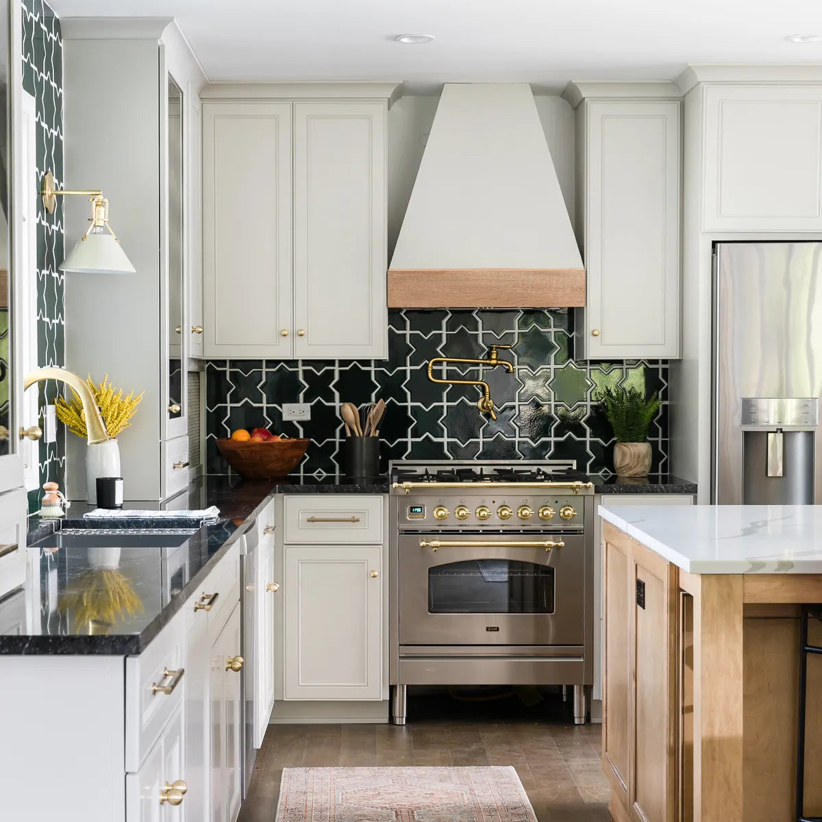 2022 img hi res Influencer RIGHTS designer Meg made photo erin konrath Kitchen large star cross evergreen FC461519 11