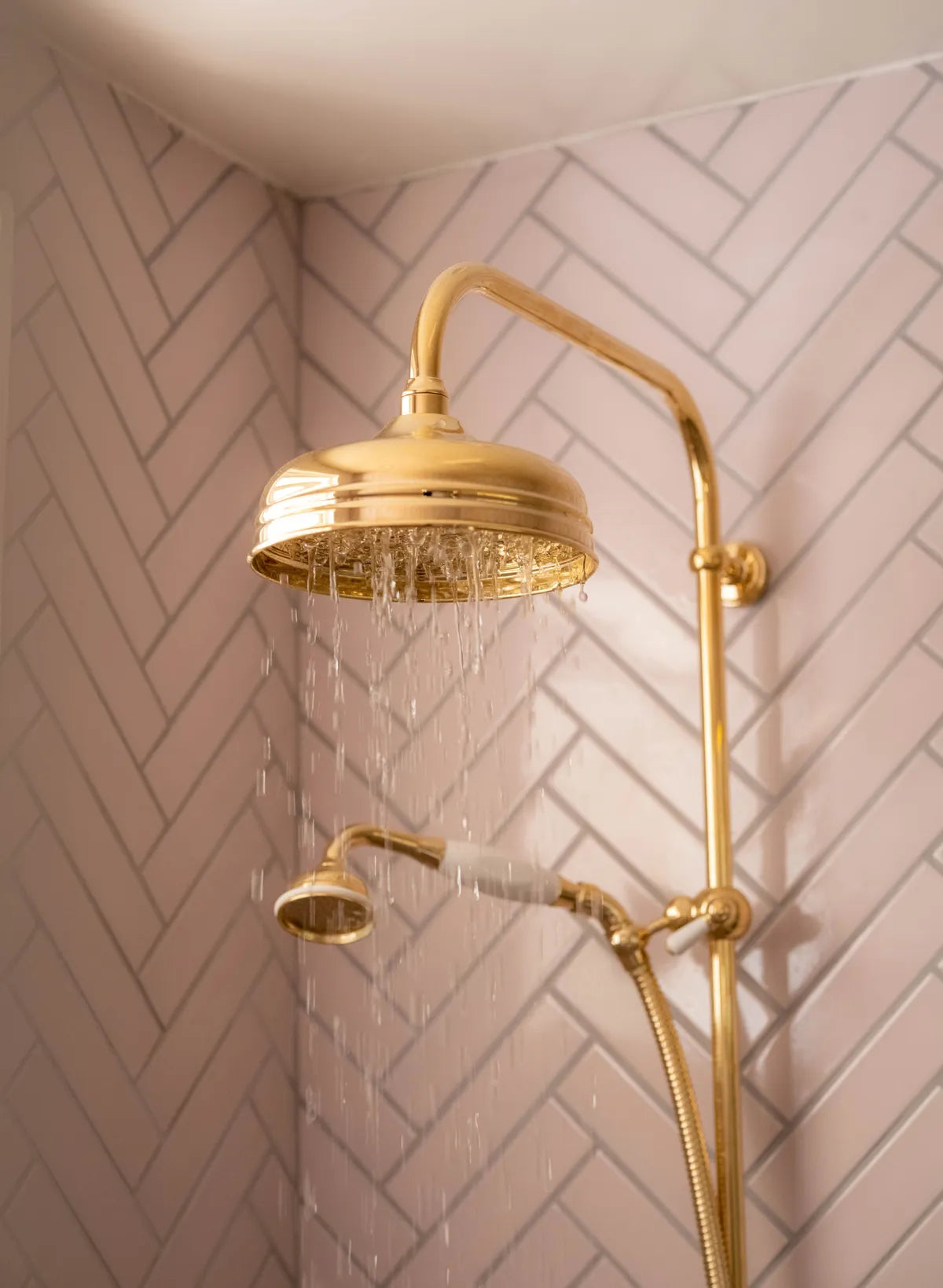 2022 img hi res influencer design Erin fetherston photo elizabeth messina shower 3x12 evening glow herringbone FC501810 9