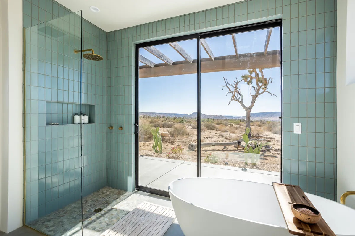 2022 img hi res influencer design Kimberly Pinola photo John Park bathroom wall 3x6 flagstone straightset FC503628 2