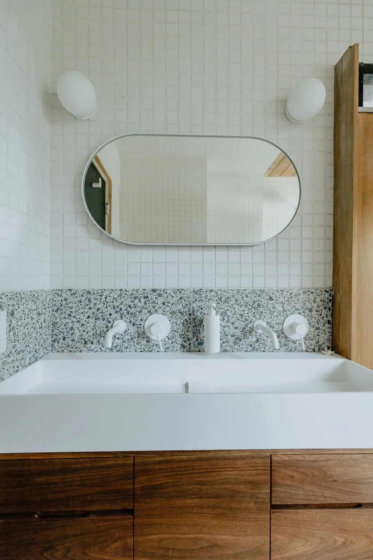 2022 img hi res influencer rights AFTER design mango street photo bathroom wall floor backsplash ceiling 2x2 daisy glazed edge trim FC484738 6