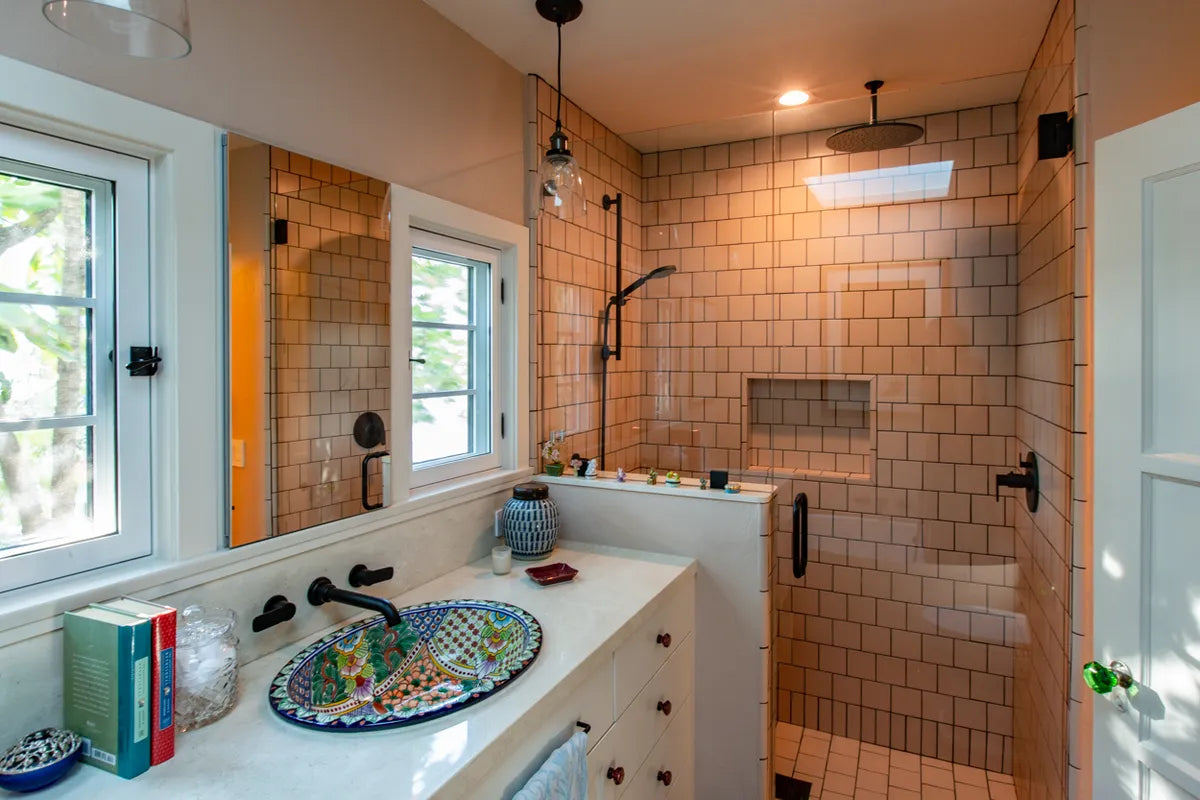 2022 img hi res residential web social design Alexi Butts Ellen Friedlander photo shower wall 4x4 2x6 1x6 niche trim tumbleweed FC 480462 2