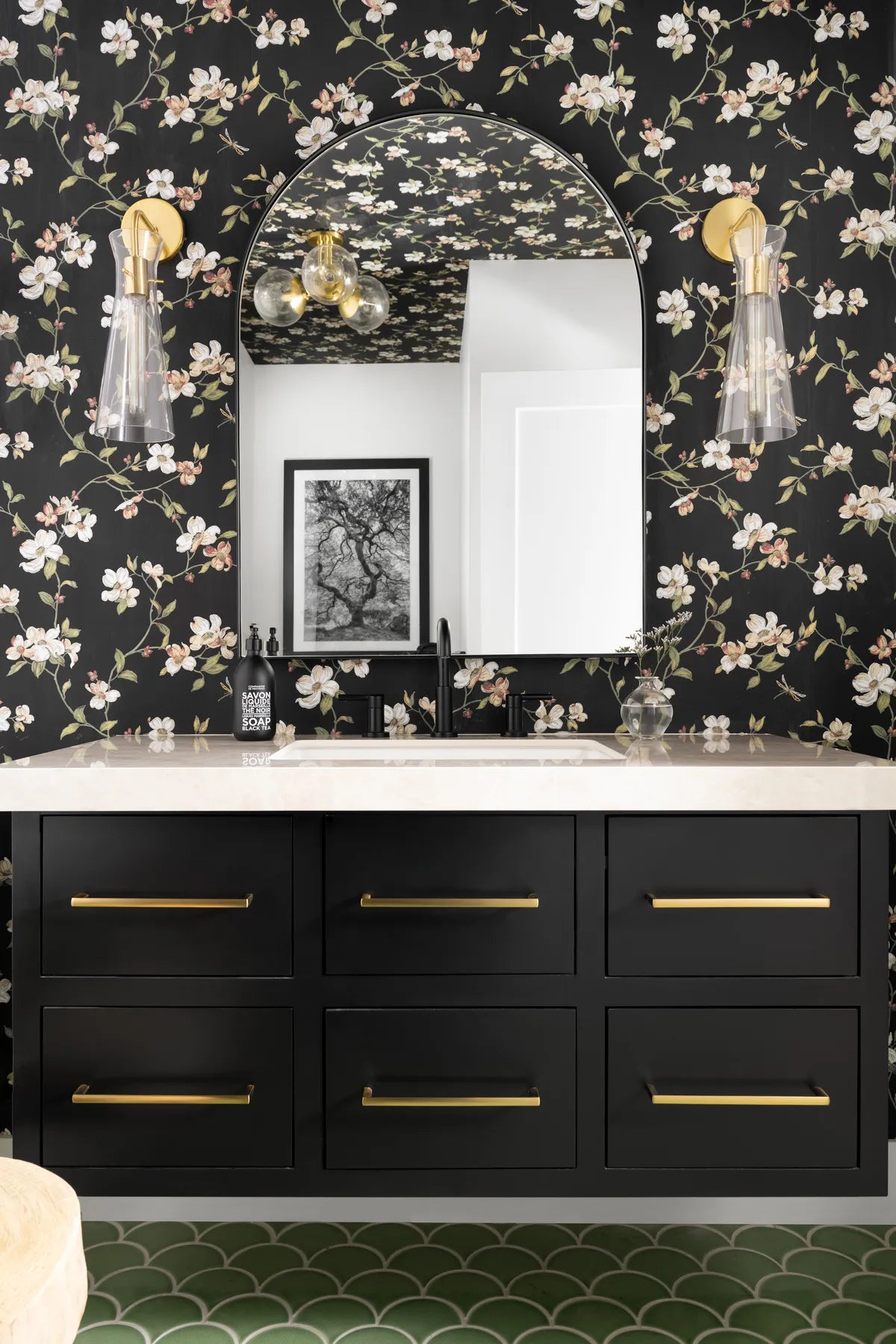2022 img hi res residential web social rights design Maroma Design interior photo Michael Radfordfloor bathroom kelp ogee drop FC467583 1