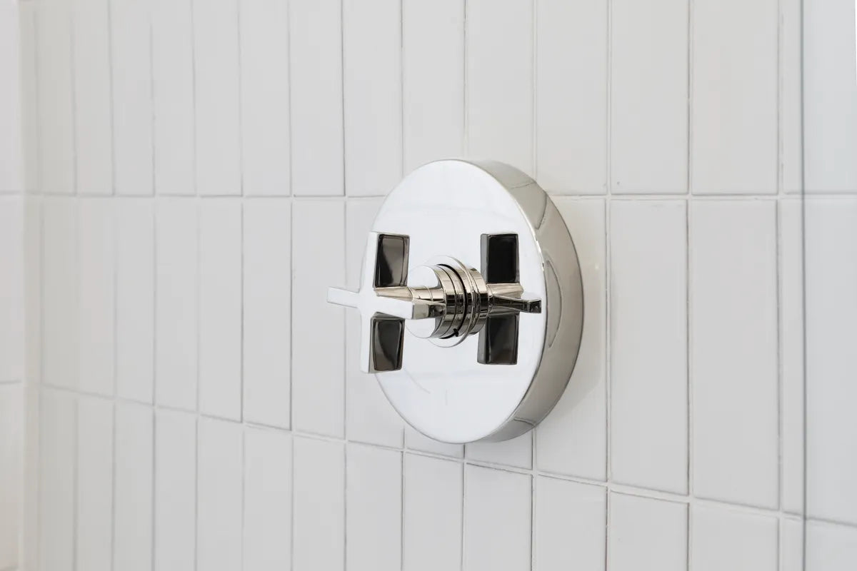 2022 img hi res residential web social usage design mclean design photo Matti Gresham bathroom shower 4x4 tusk floor 2x6 tusk shower wall fc330713 2