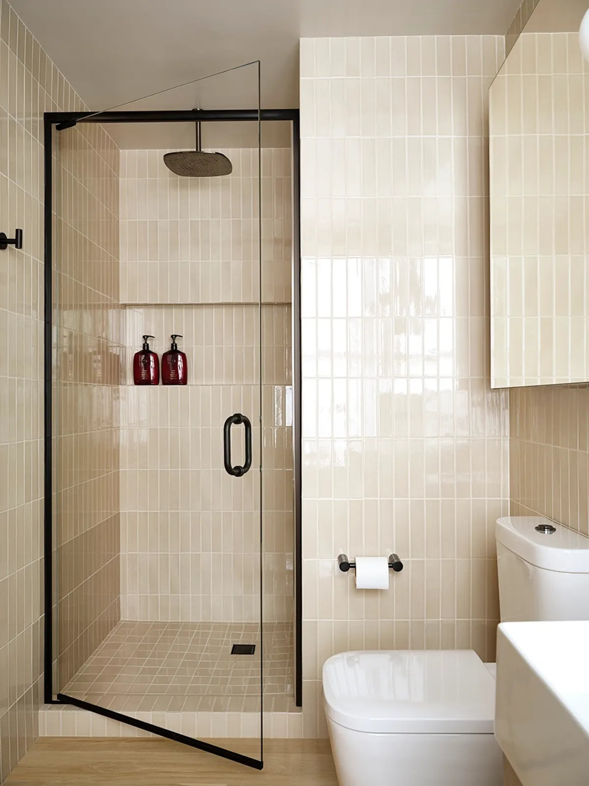 2022 img hi res residential Design Antonio matres photo Sean litchfield bathroom wall verticle straight set Sand dune 2x8 Curb wet room shower pan window still FC335522 3