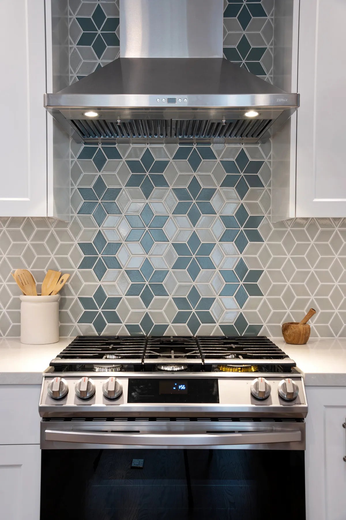 2022 img hi res residential FULL RIGHTS web size design Kendall chapman photo open Homes photo kitchen backspalsh chaine homme mist FC398608 2