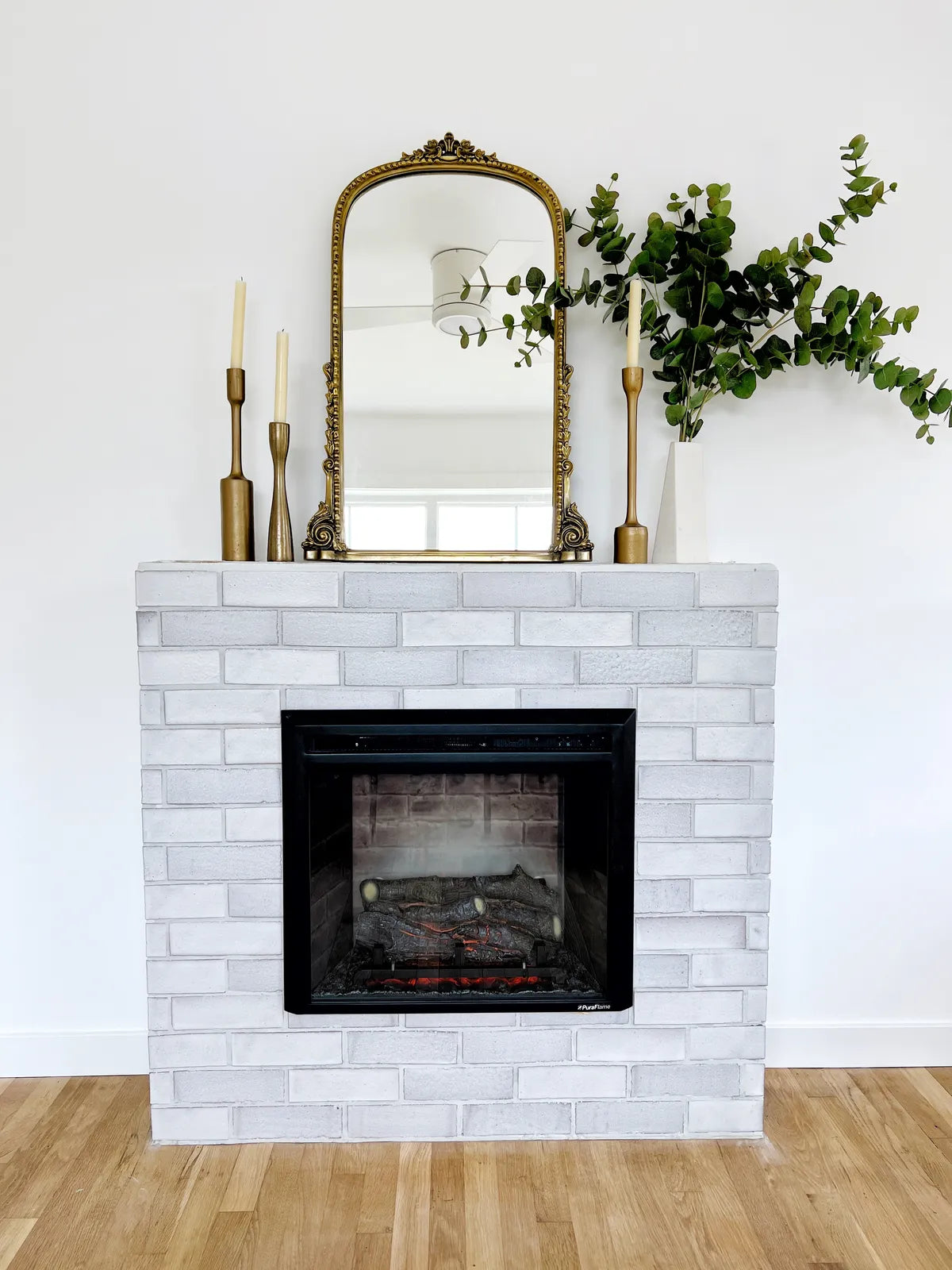 2022 img hi res residential design Cottage and Sea photo fireplace white mountain glazed short edge trim FC 532627 1