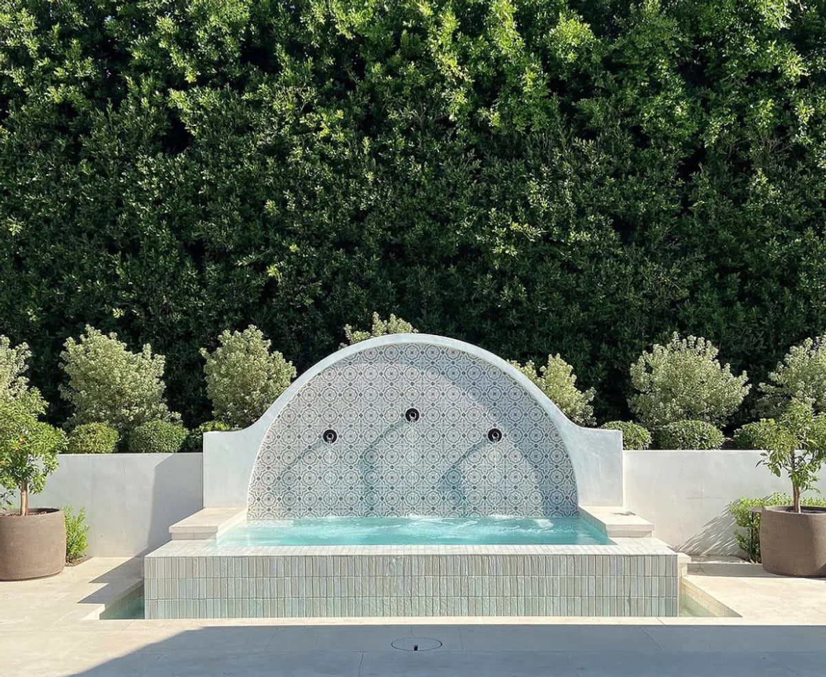 2022 img hi res residential design Chelsea Design construction installer photo outdoor pool fountain 2x6 Feldspar ivory 2x6 FC 419261 6