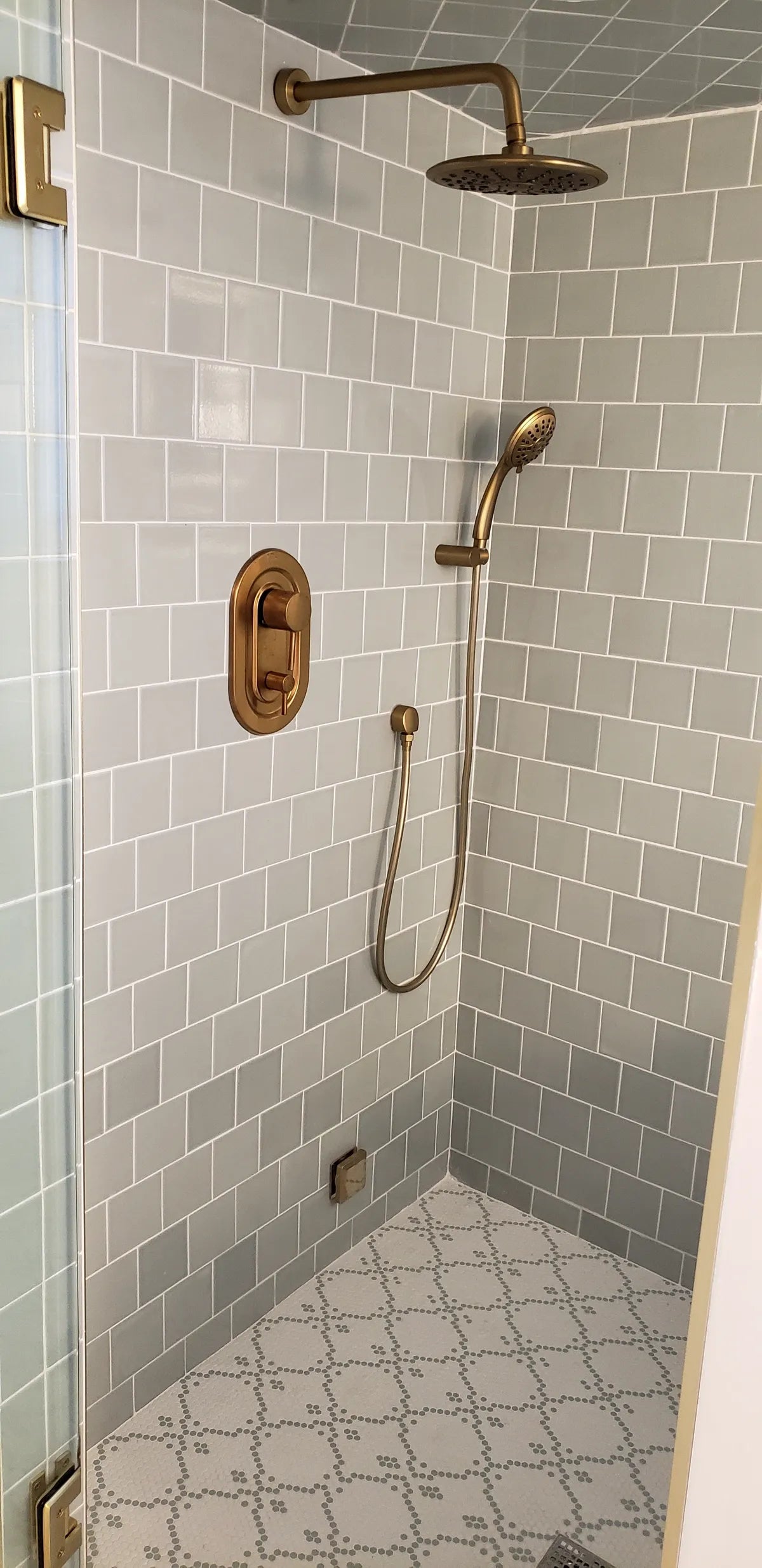 2022 img hi res residential design Elizabeth stuk photo bathroom shower salton sea 4x4 ceiling offset