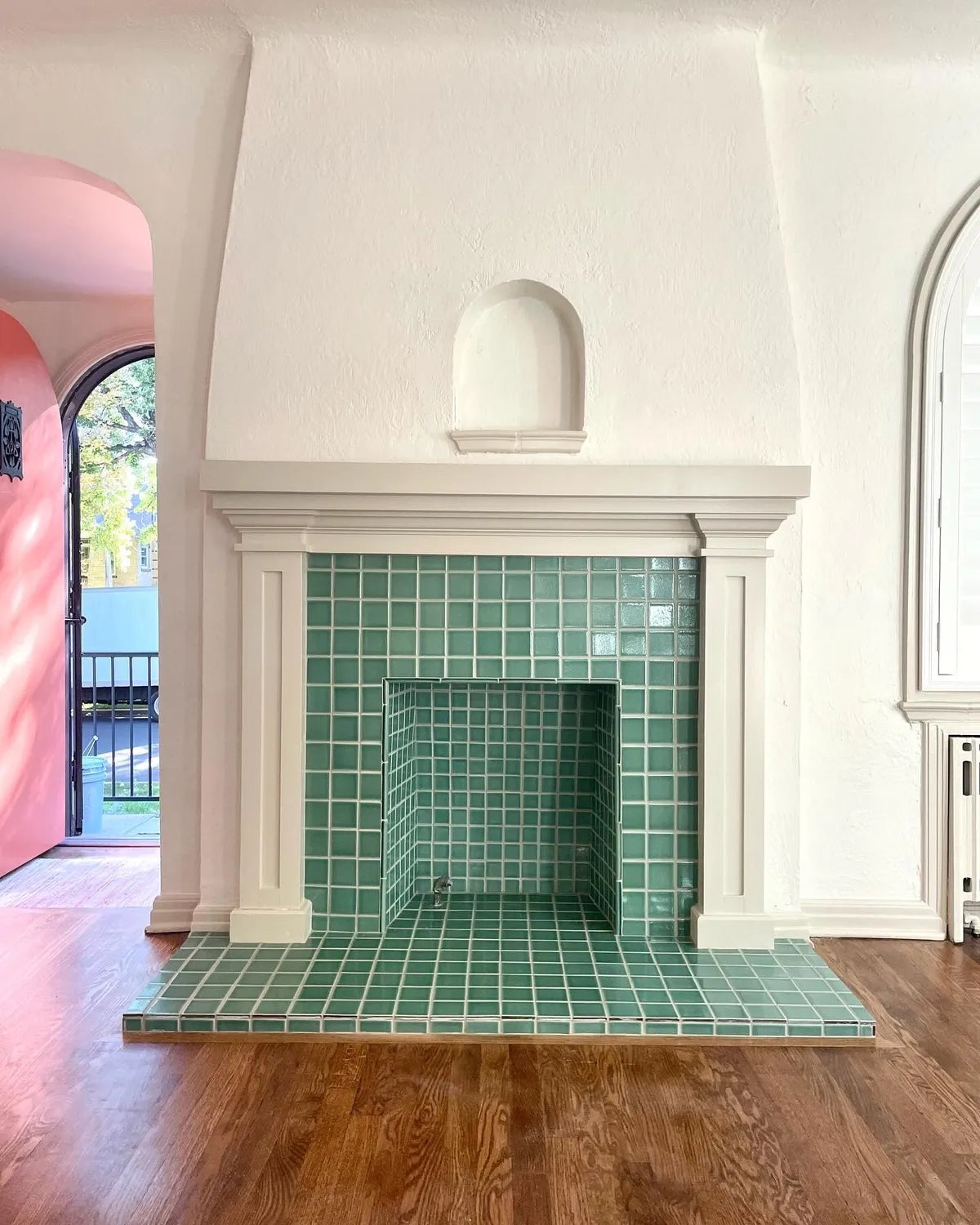 2022 img hi res residential rights design Anna Butler design photo fireplace 2x2 Amalfi Coast straight set FC 566656 1