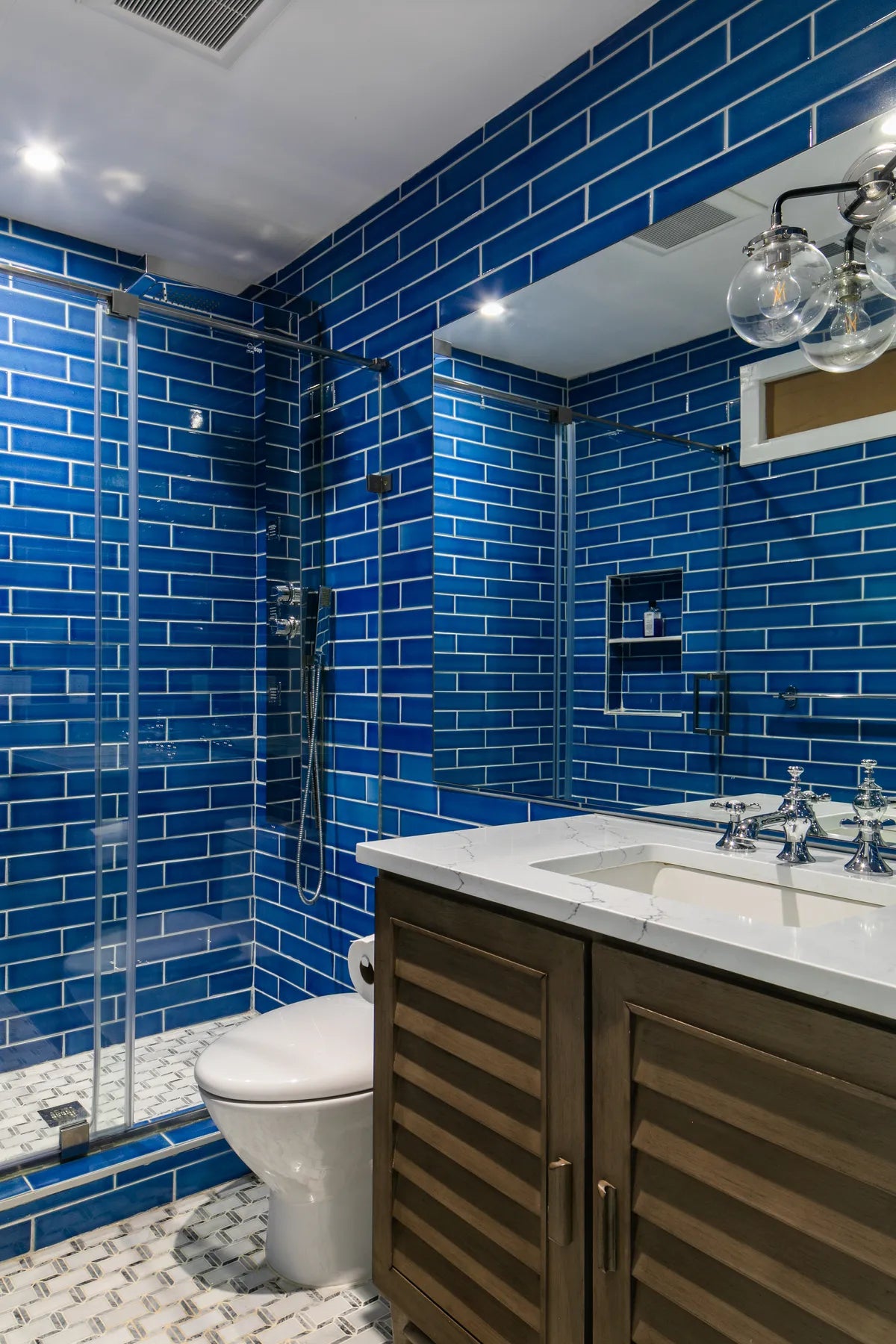 2022 img hi res residential rights design design architects photo Conor Harrigan bathroom shower wall niche 3x12 Aegean sea Cerulean FC215981 1