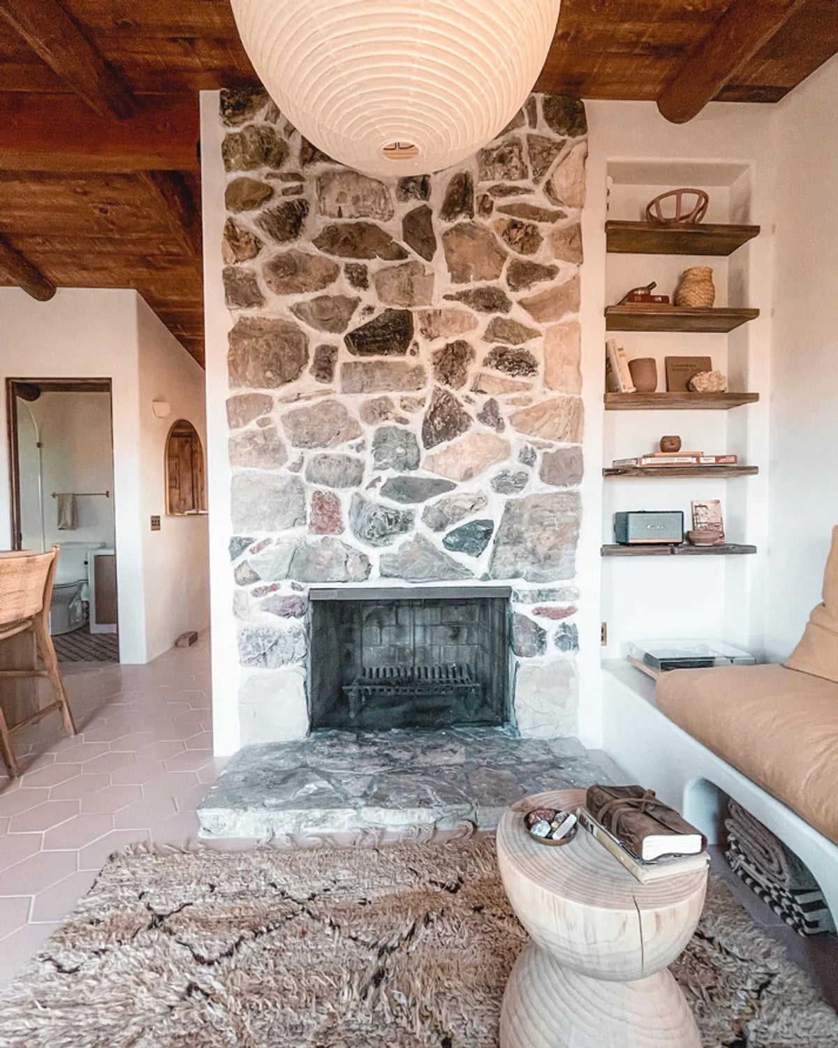 2022 img influencer design Sara rich combs joshua tree house floor 8 hexagon tumbleweed FC409476 3