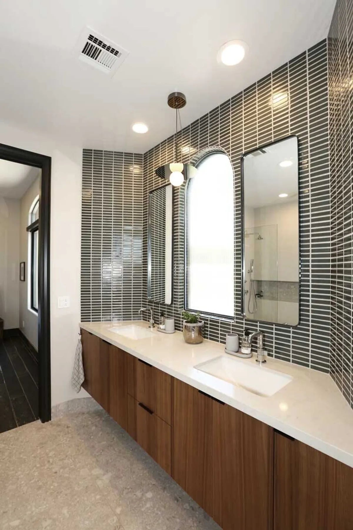 2022 img lo res residential web social design Ann Mason photo bathroom shower straight set 1x4 tempest
