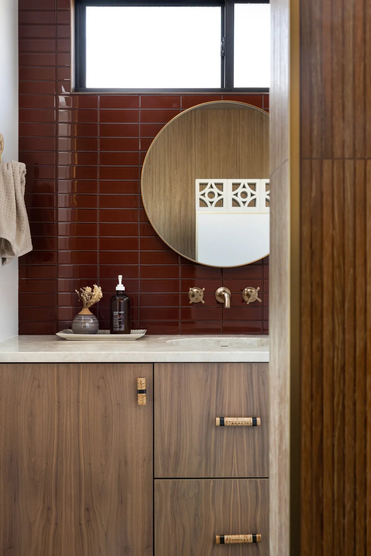 2023 img hi res full rights design Fish and co photo molly rose bathroom straight set Pheasant gloss 2x6 FC467354 1