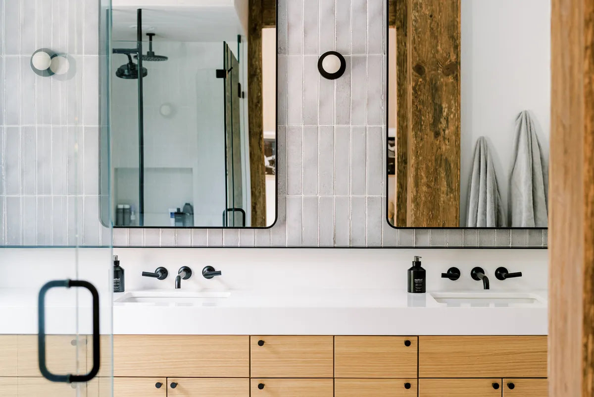 2023 img hi res influencer bathroom design jen campbell photo Sanz photo design backsplash norman brick joshua tree FC458465 14