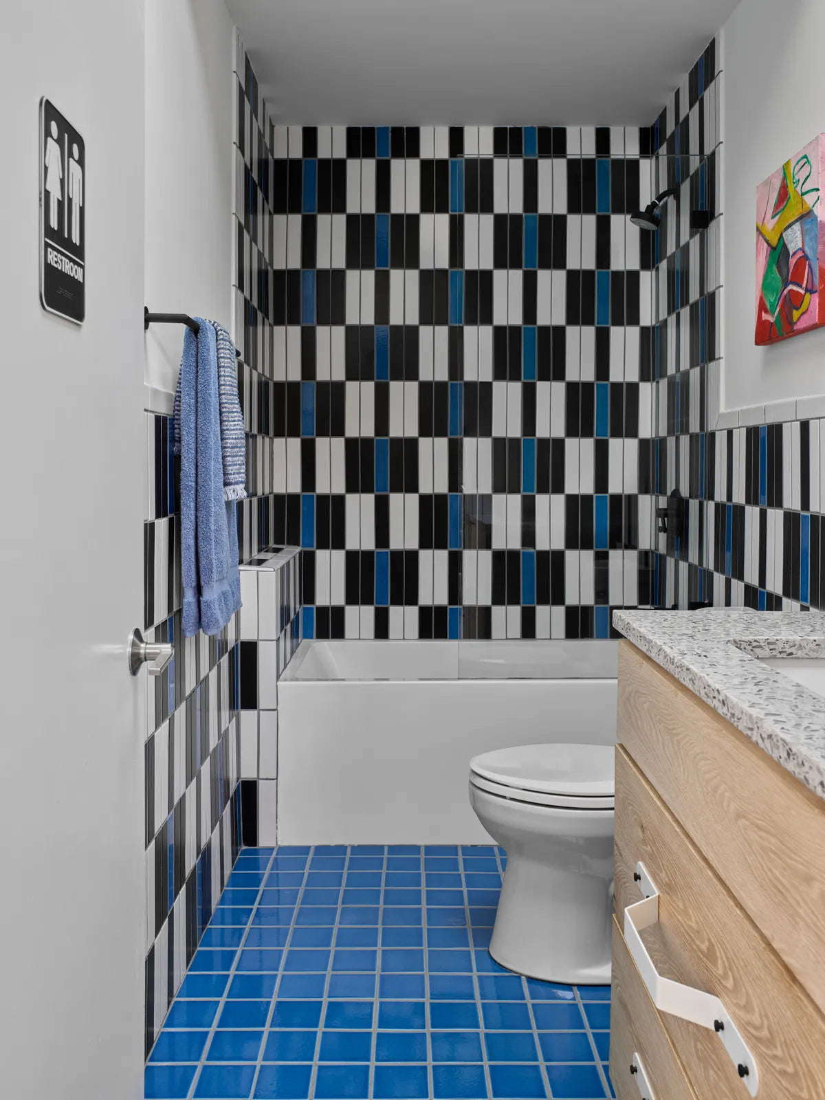 2023 img hi res influencer rights design Jessica Davis Photo Emily Followill bathroom floor 4x4 Aegean Sea wall 2x8 Agean Sea Basalt Calcite bullnoe long edge trim 2x8 calcite FC460893 1