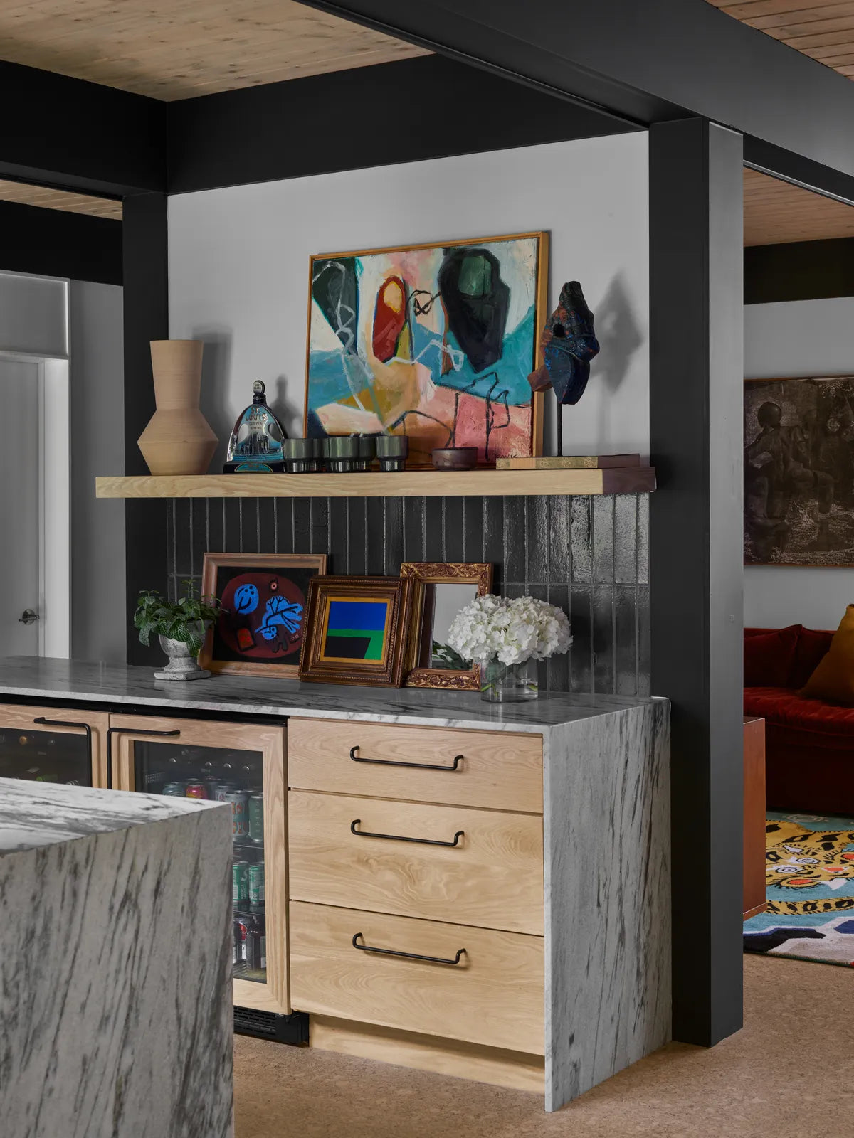 2023 img hi res influencer rights design Jessica Davis Photo Emily Followill kitchenette backsplash norman brick Absaroka short edged glazed trim verticle straight set FC 460893 1